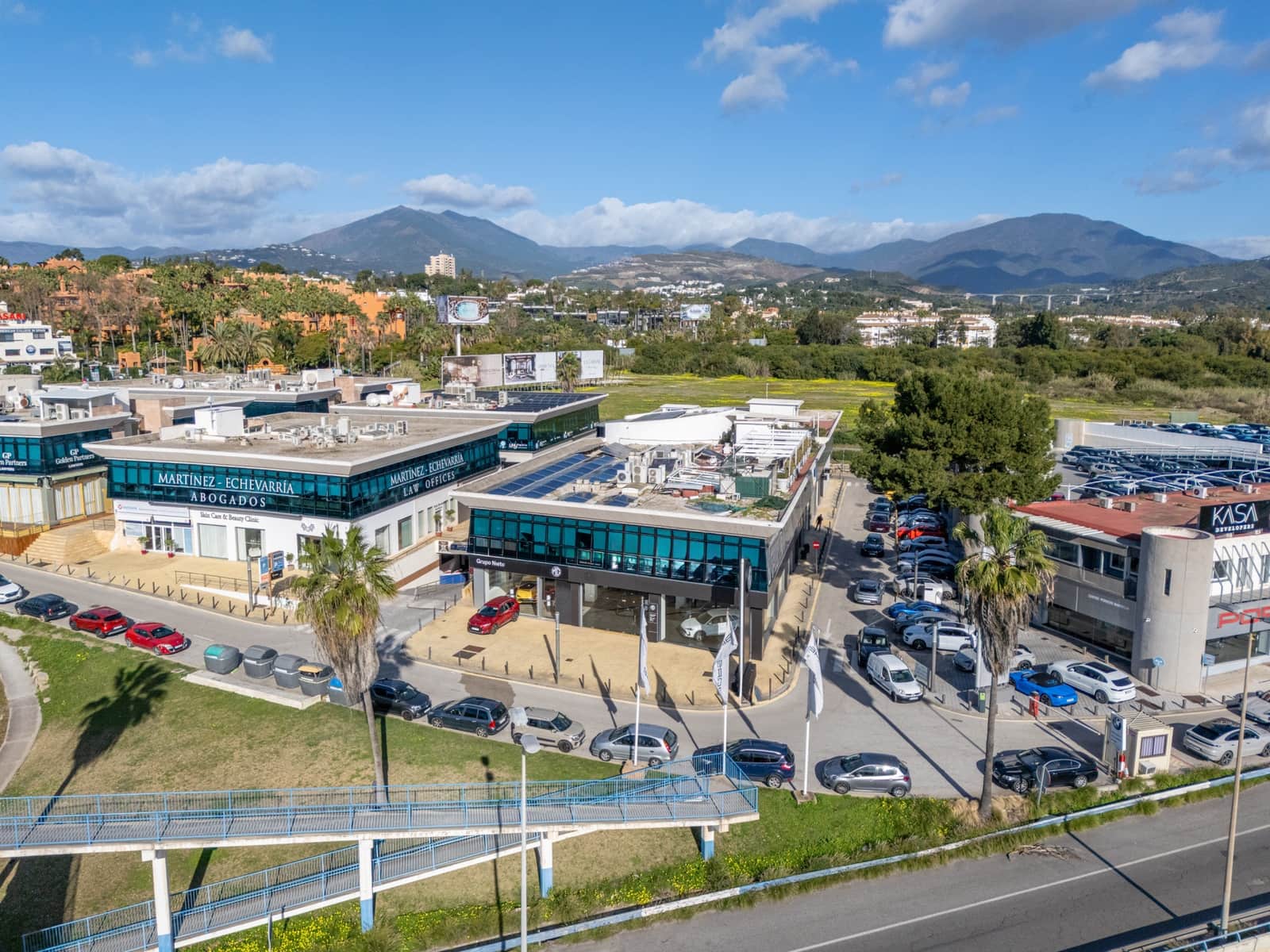 Kaupallinen myytävänä paikassa Puerto Banus mukana 
autotalli - 4 000 000 € (Ref: 9615385)