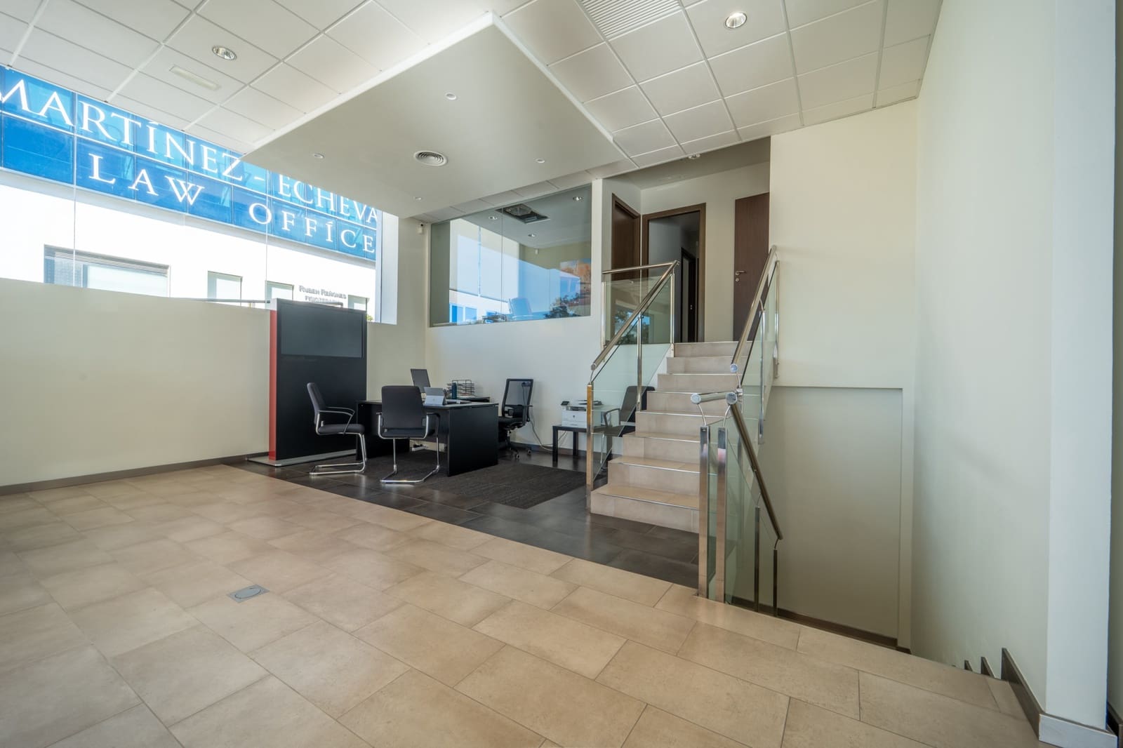 Commercial for sale in Puerto Banus with garage - € 4,000,000 (Ref: 9615385)