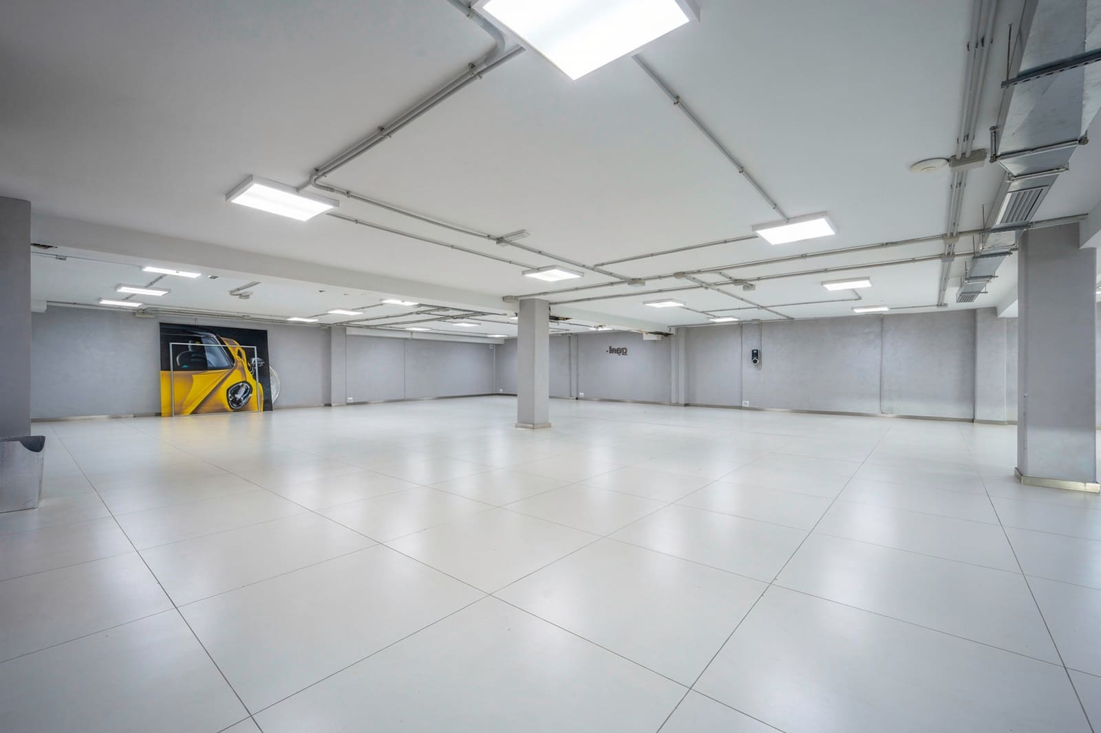 Commercial for sale in Puerto Banus with garage - € 4,000,000 (Ref: 9615385)