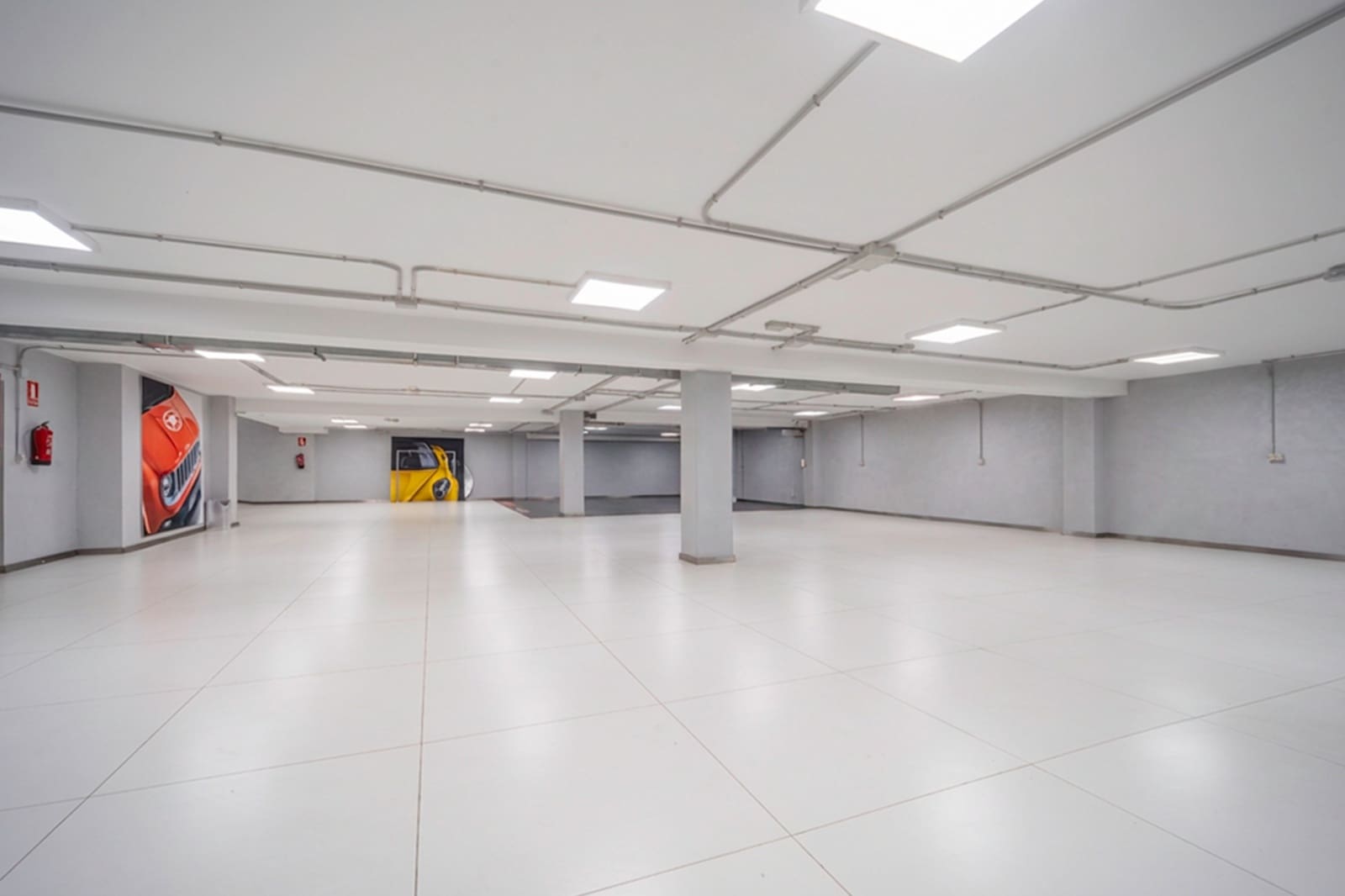 Commercial for sale in Puerto Banus with garage - € 4,000,000 (Ref: 9615385)