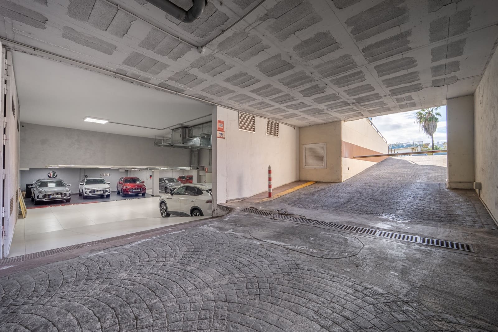 Commercial for sale in Puerto Banus with garage - € 4,000,000 (Ref: 9615385)