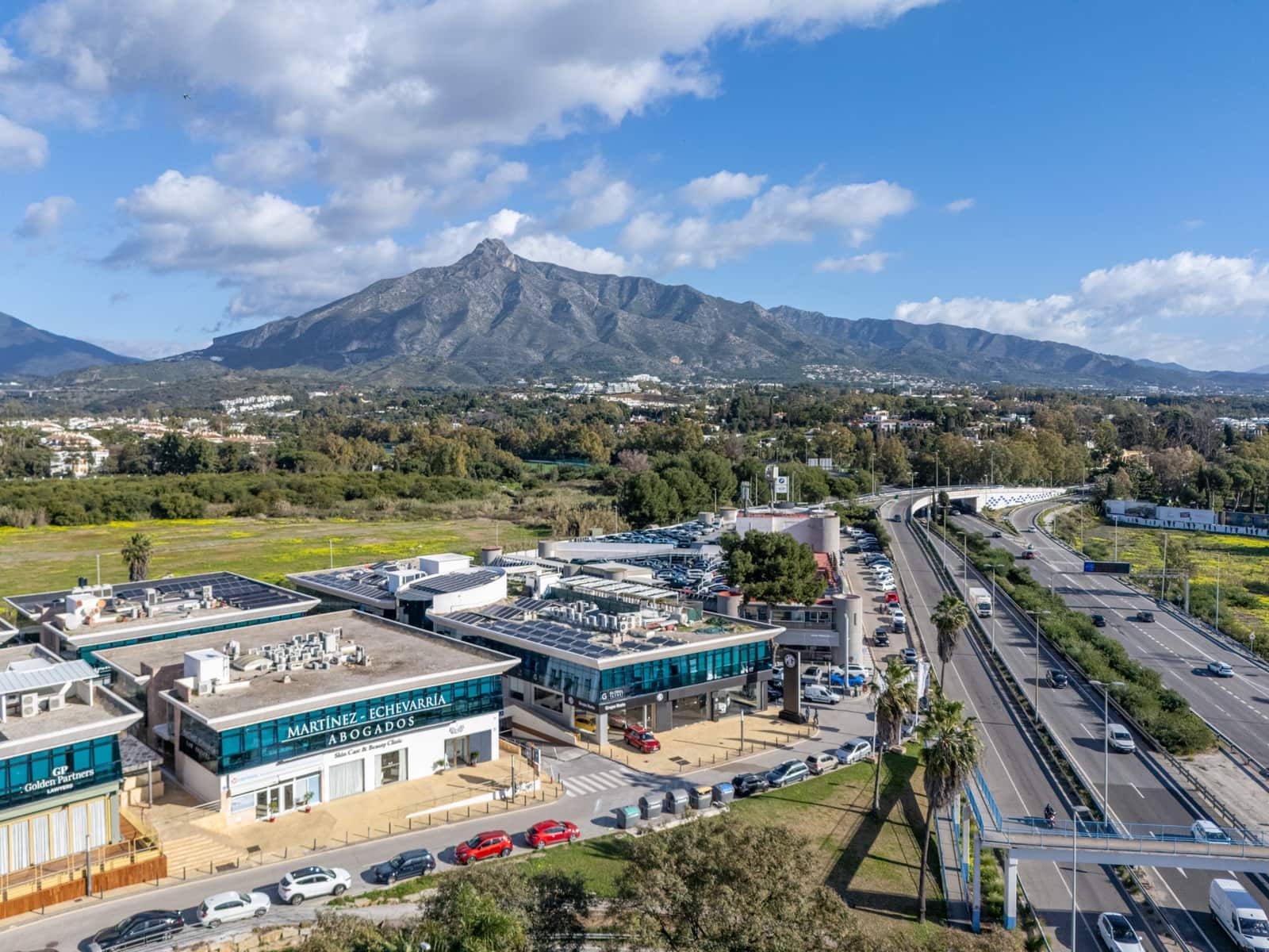 Commercial for sale in Puerto Banus with garage - € 4,000,000 (Ref: 9615385)
