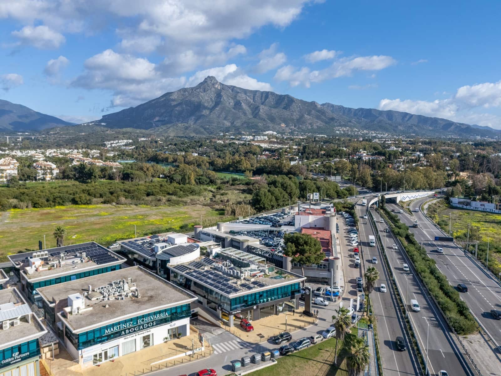 Commercial for sale in Puerto Banus with garage - € 4,000,000 (Ref: 9615385)
