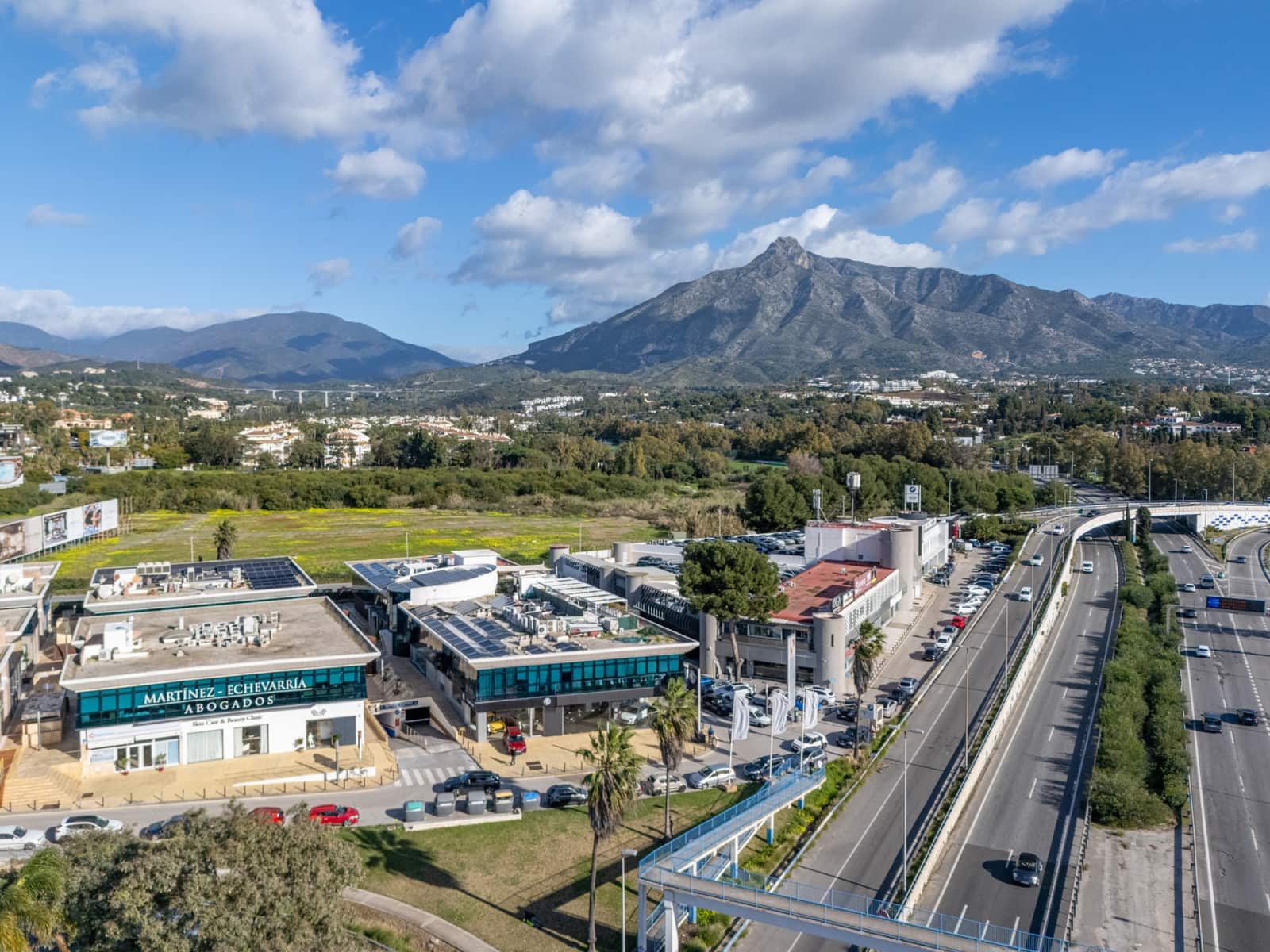 Commercial for sale in Puerto Banus with garage - € 4,000,000 (Ref: 9615385)