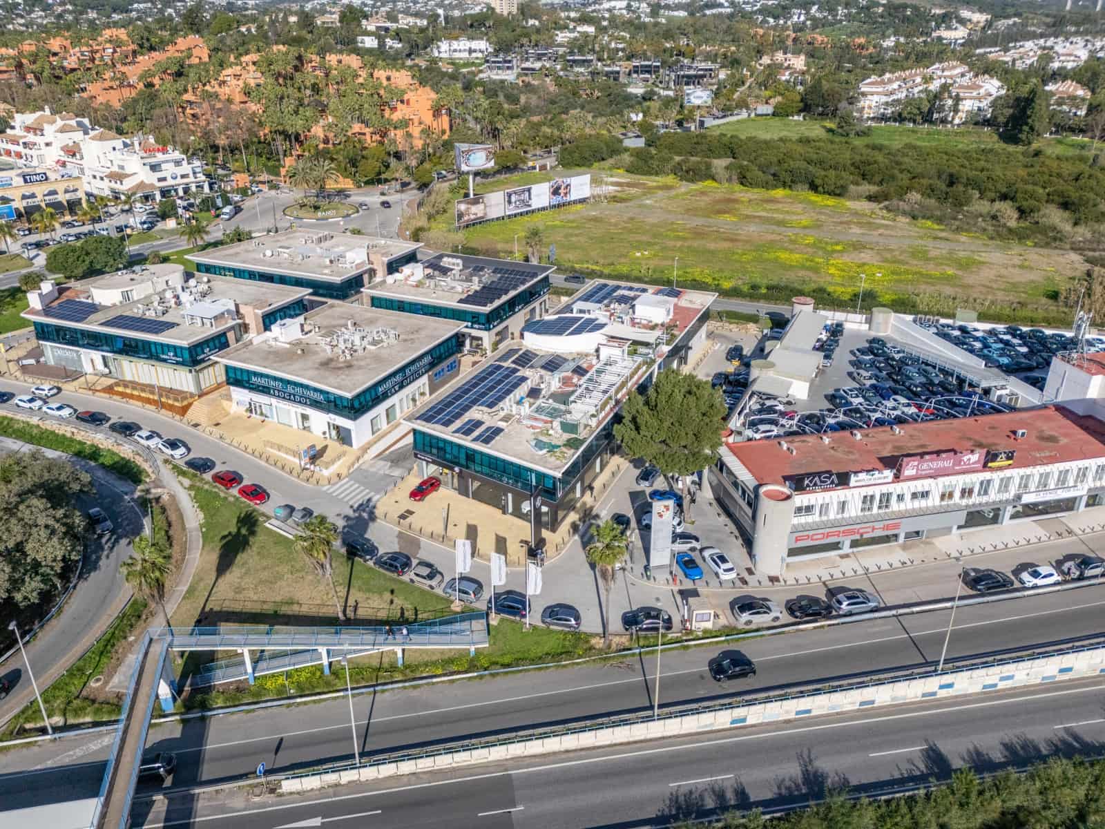 Commercial for sale in Puerto Banus with garage - € 4,000,000 (Ref: 9615385)
