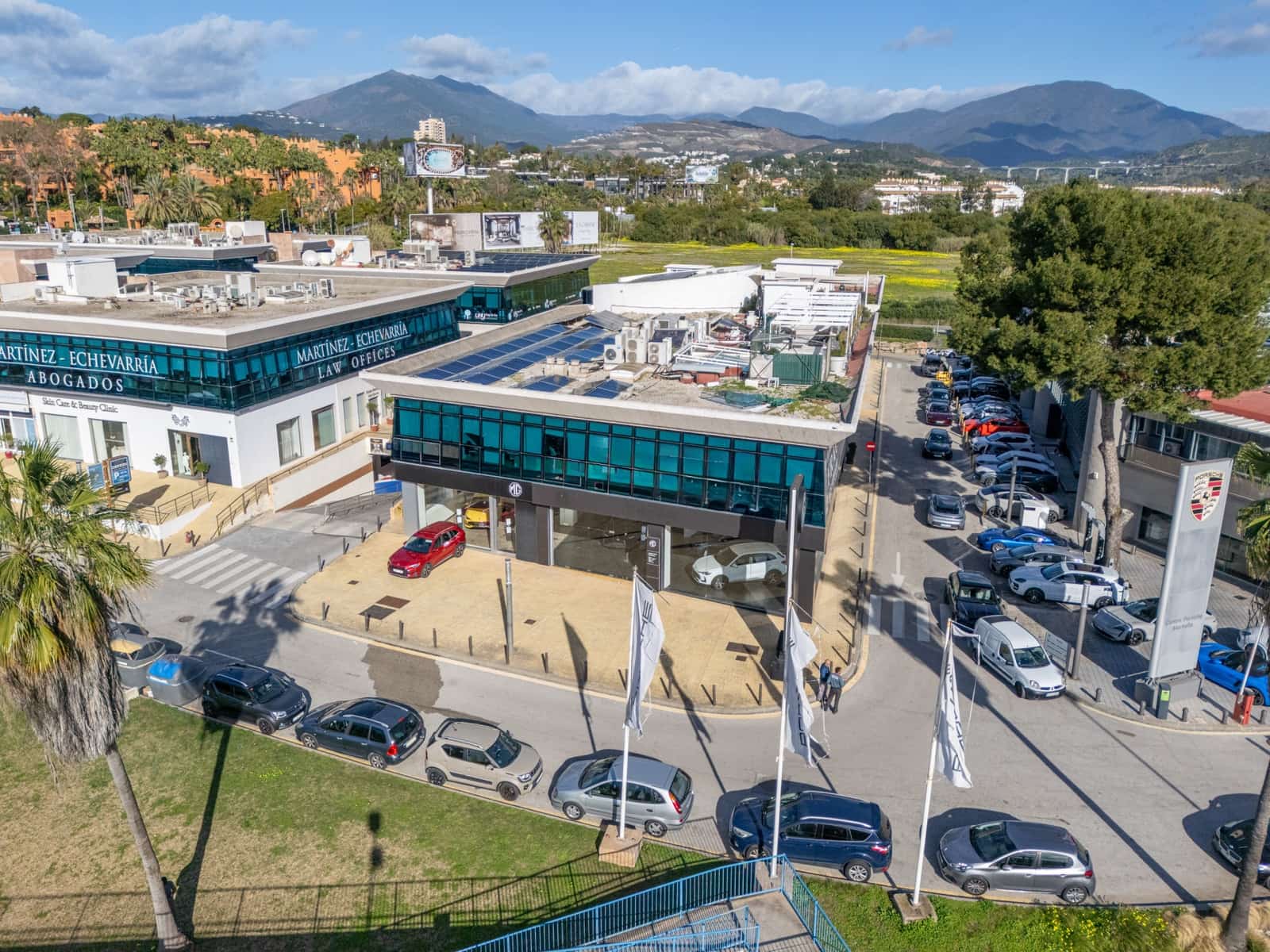 Commercial for sale in Puerto Banus with garage - € 4,000,000 (Ref: 9615385)