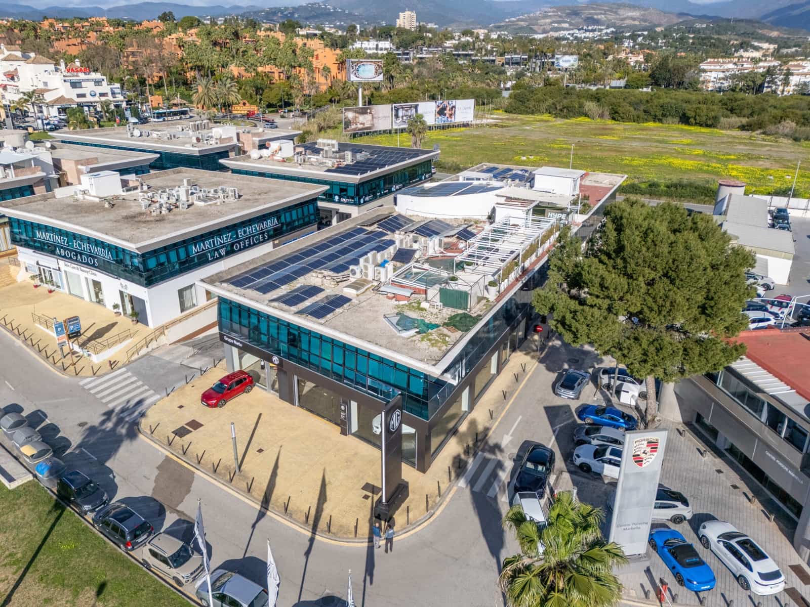 Commercial for sale in Puerto Banus with garage - € 4,000,000 (Ref: 9615385)