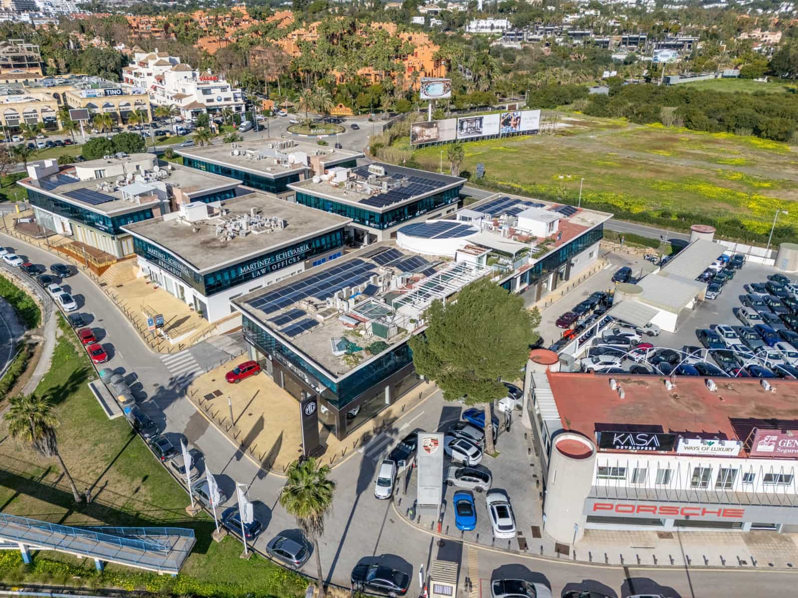 Commercial for sale in Puerto Banus with garage - € 4,000,000 (Ref: 9615385)