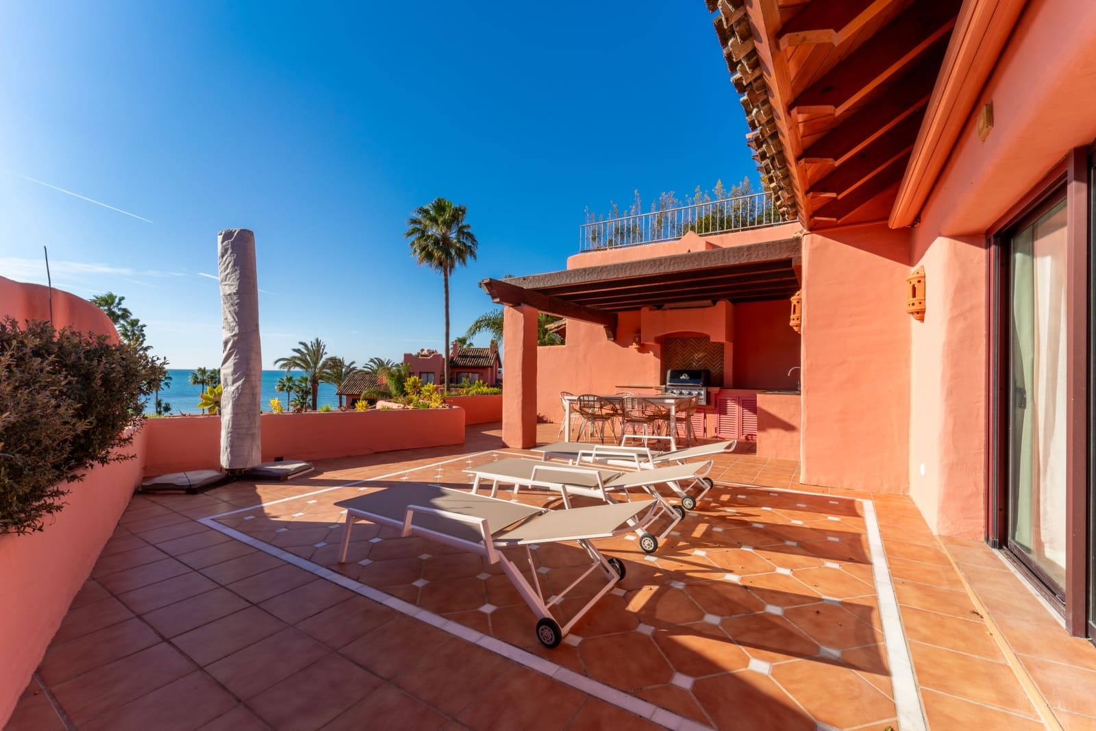 Ático de 3 habitaciones en Estepona en venta con piscina garaje - 1.795.000 € (Ref: 9625505)