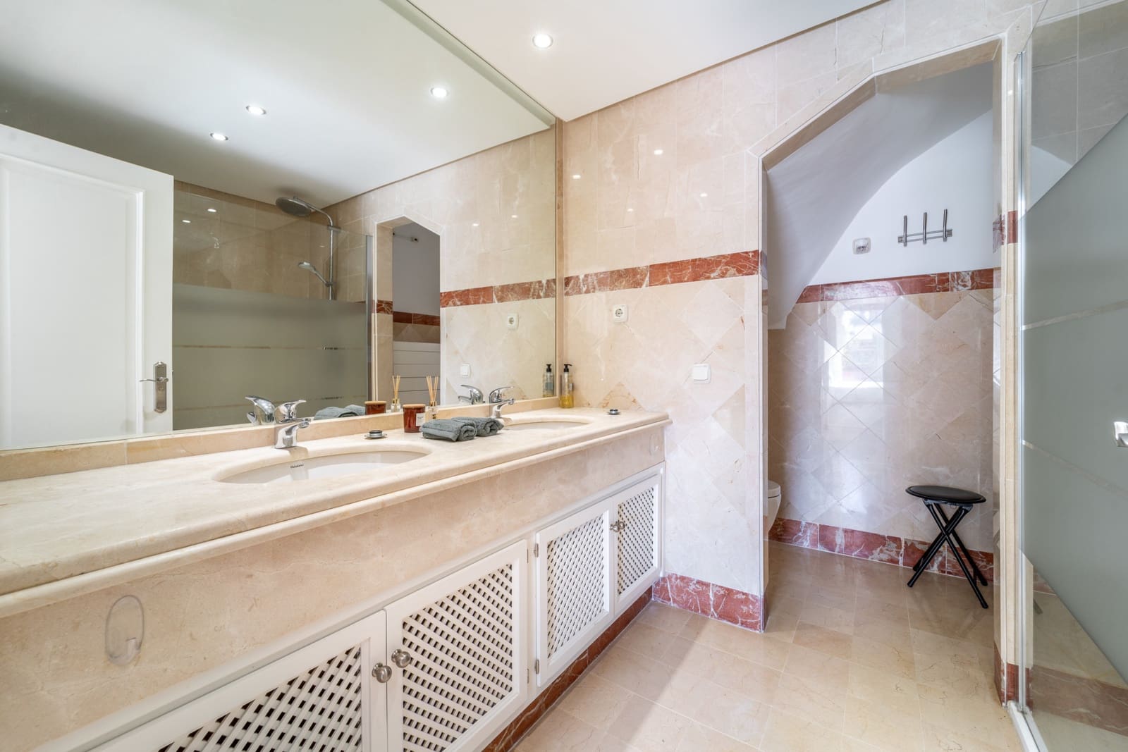 Ático de 3 habitaciones en Estepona en venta con piscina garaje - 1.795.000 € (Ref: 9625505)