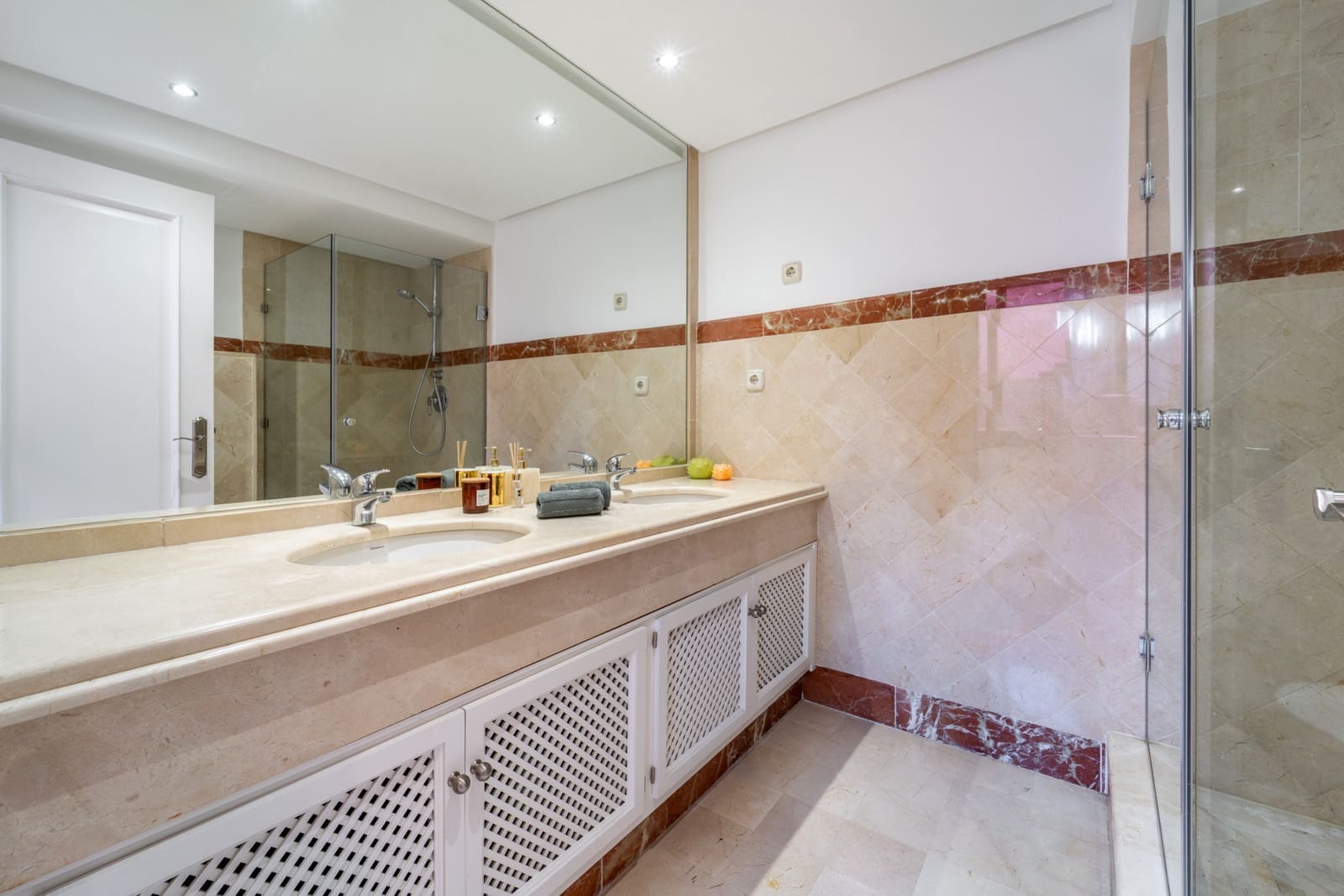 Ático de 3 habitaciones en Estepona en venta con piscina garaje - 1.795.000 € (Ref: 9625505)