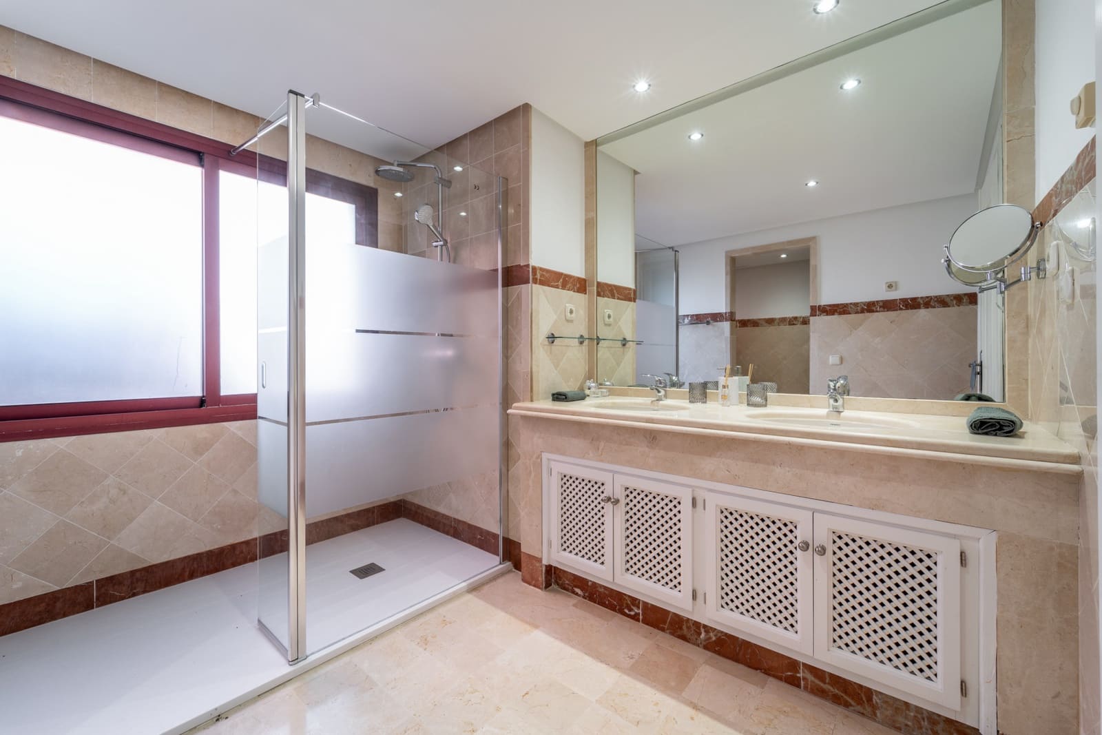 Ático de 3 habitaciones en Estepona en venta con piscina garaje - 1.795.000 € (Ref: 9625505)