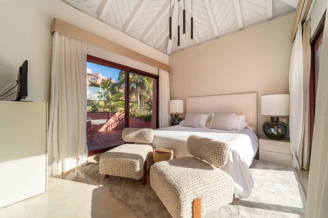 Ático de 3 habitaciones en Estepona en venta con piscina garaje - 1.795.000 € (Ref: 9625505)