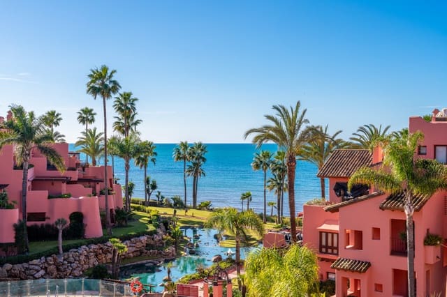 Ático de 3 habitaciones en Estepona en venta con piscina garaje - 1.795.000 € (Ref: 9625505)