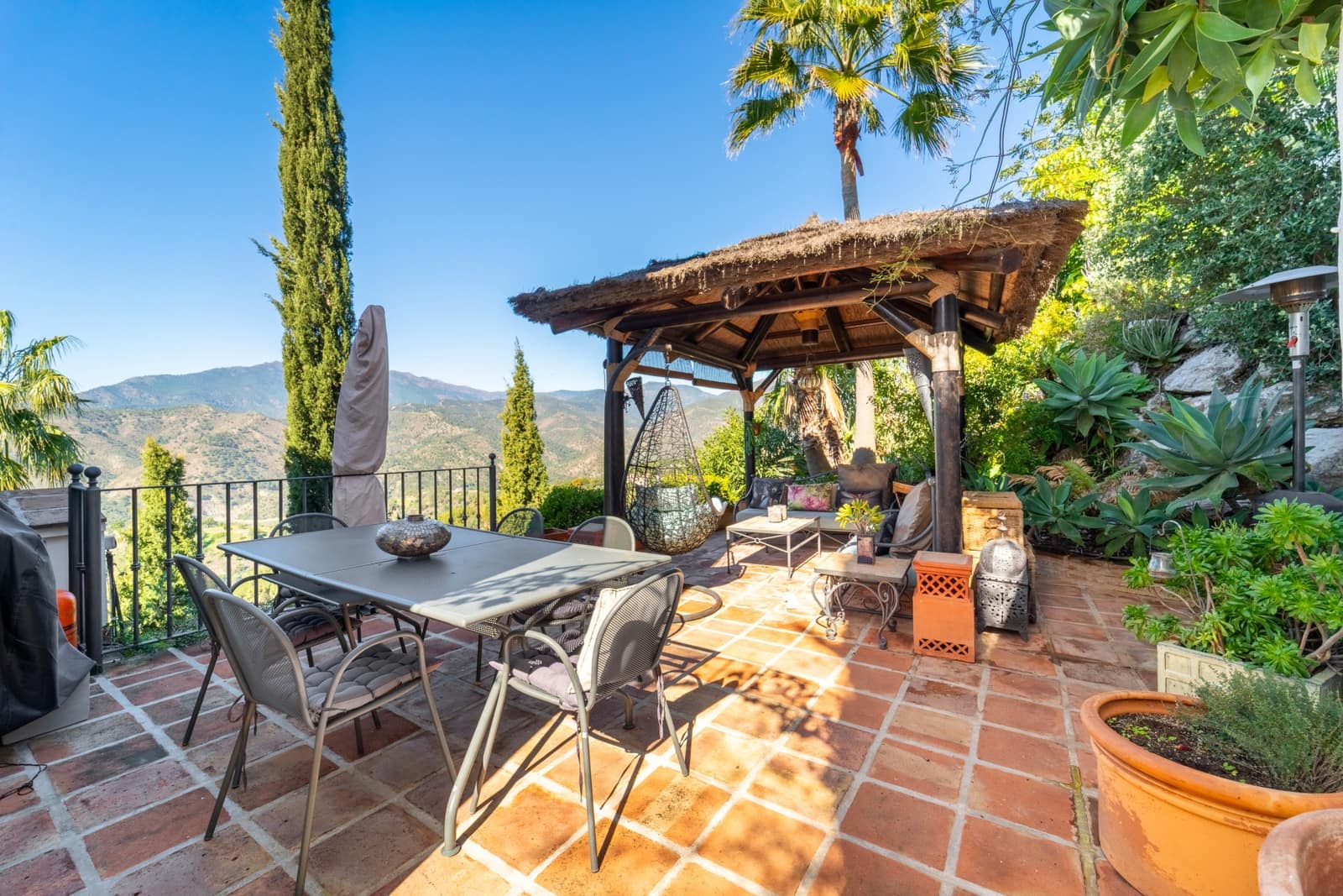 4 soverom Villa til salgs i Istan med svømmebasseng garasje - € 1 750 000 (Ref: 9637300)