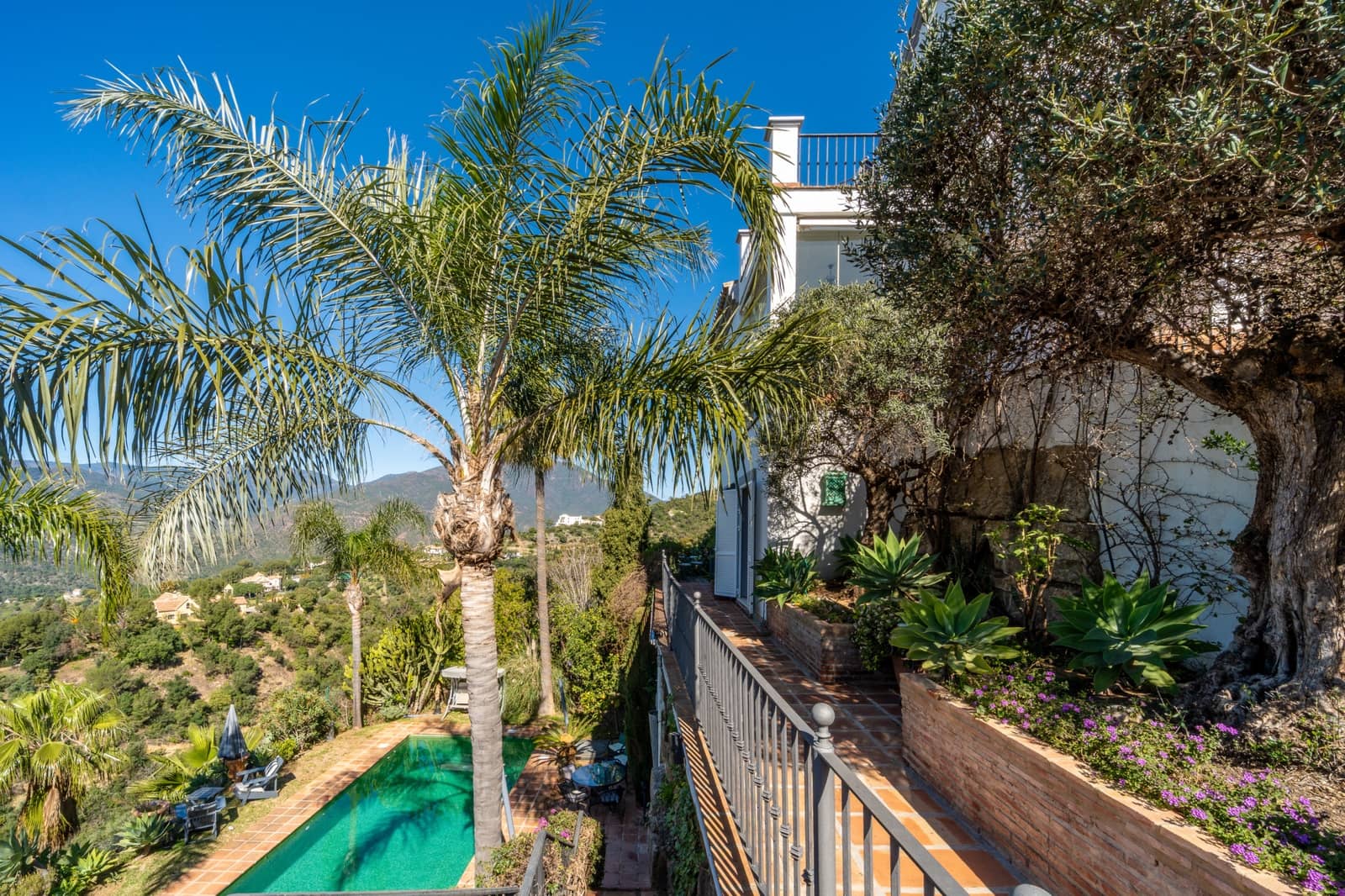 4 soverom Villa til salgs i Istan med svømmebasseng garasje - € 1 750 000 (Ref: 9637300)