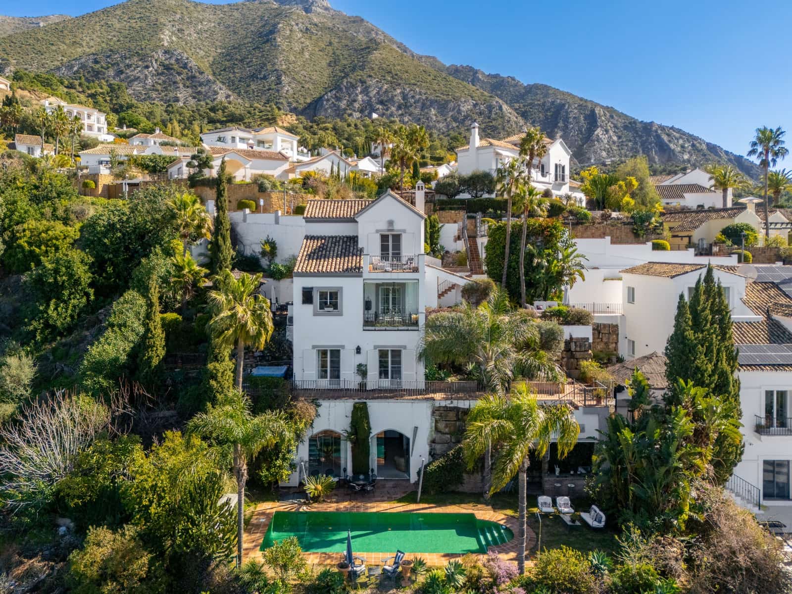 4 soverom Villa til salgs i Istan med svømmebasseng garasje - € 1 750 000 (Ref: 9637300)