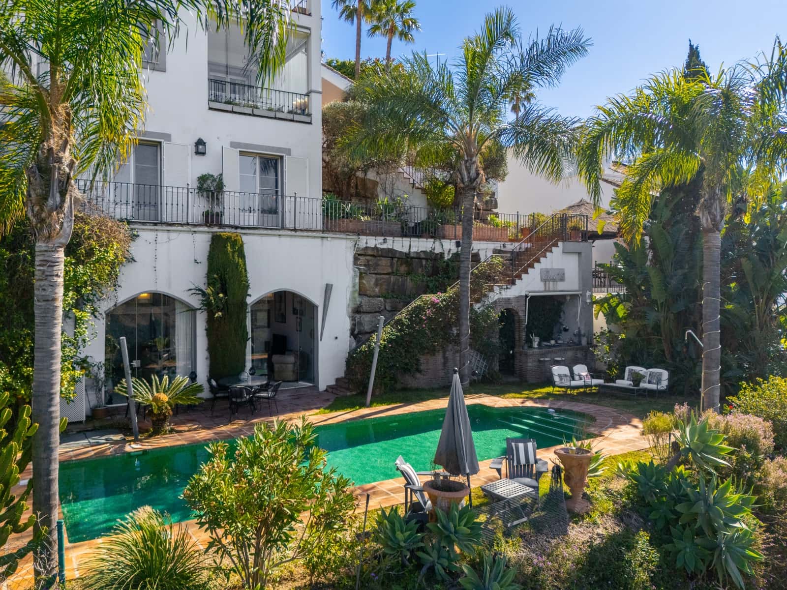 4 soverom Villa til salgs i Istan med svømmebasseng garasje - € 1 750 000 (Ref: 9637300)