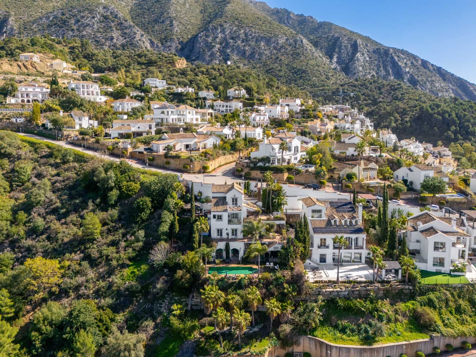4 soveværelse Villa til salg i Istan med swimmingpool garage - € 1.750.000 (Ref: 9637300)