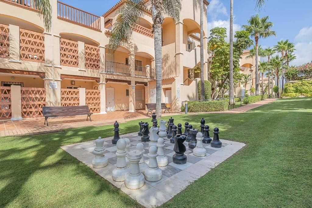2 bedroom Apartment for sale in Estepona with pool garage - € 499,000 (Ref: 9647945)