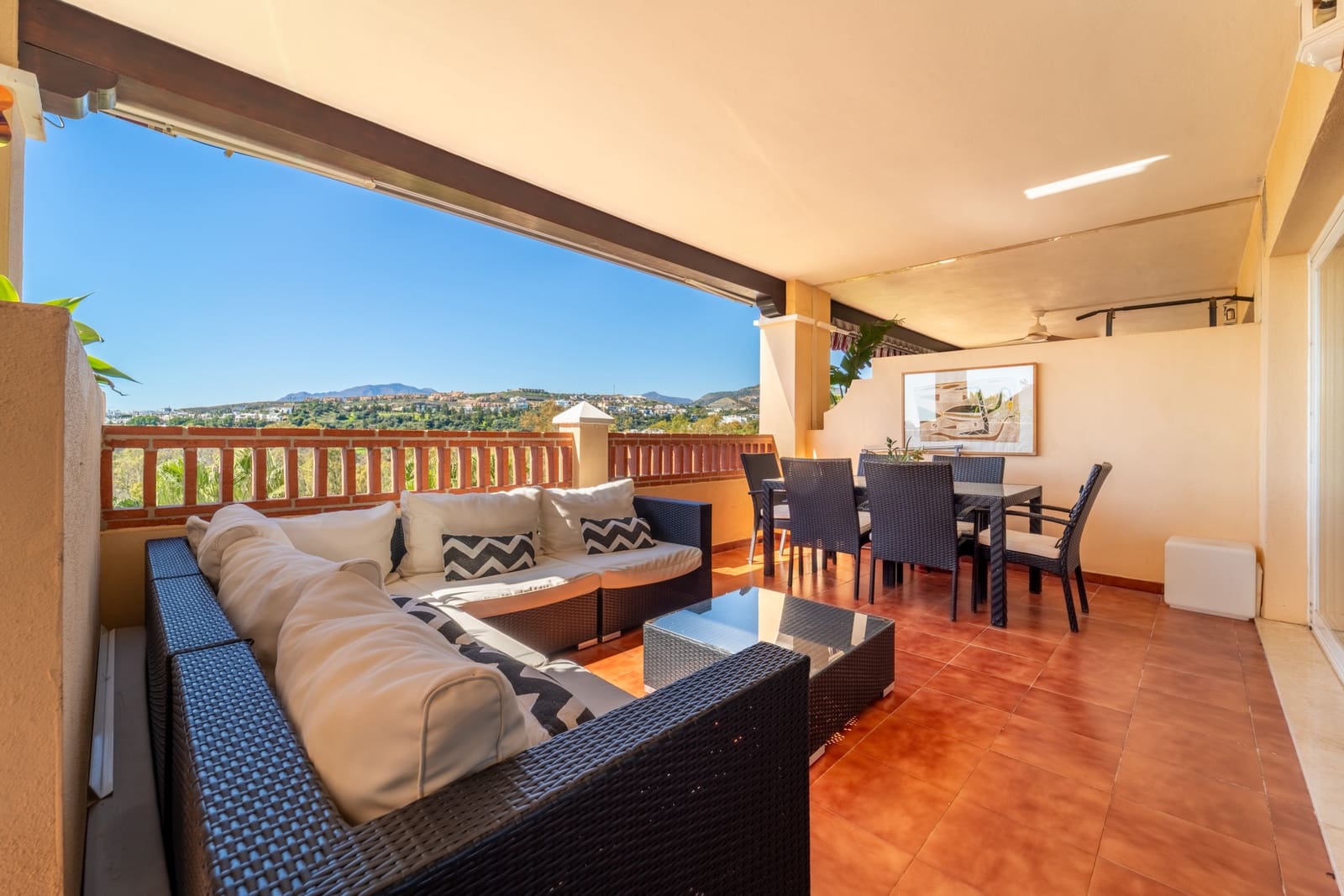 2 bedroom Apartment for sale in Estepona with pool garage - € 499,000 (Ref: 9647945)
