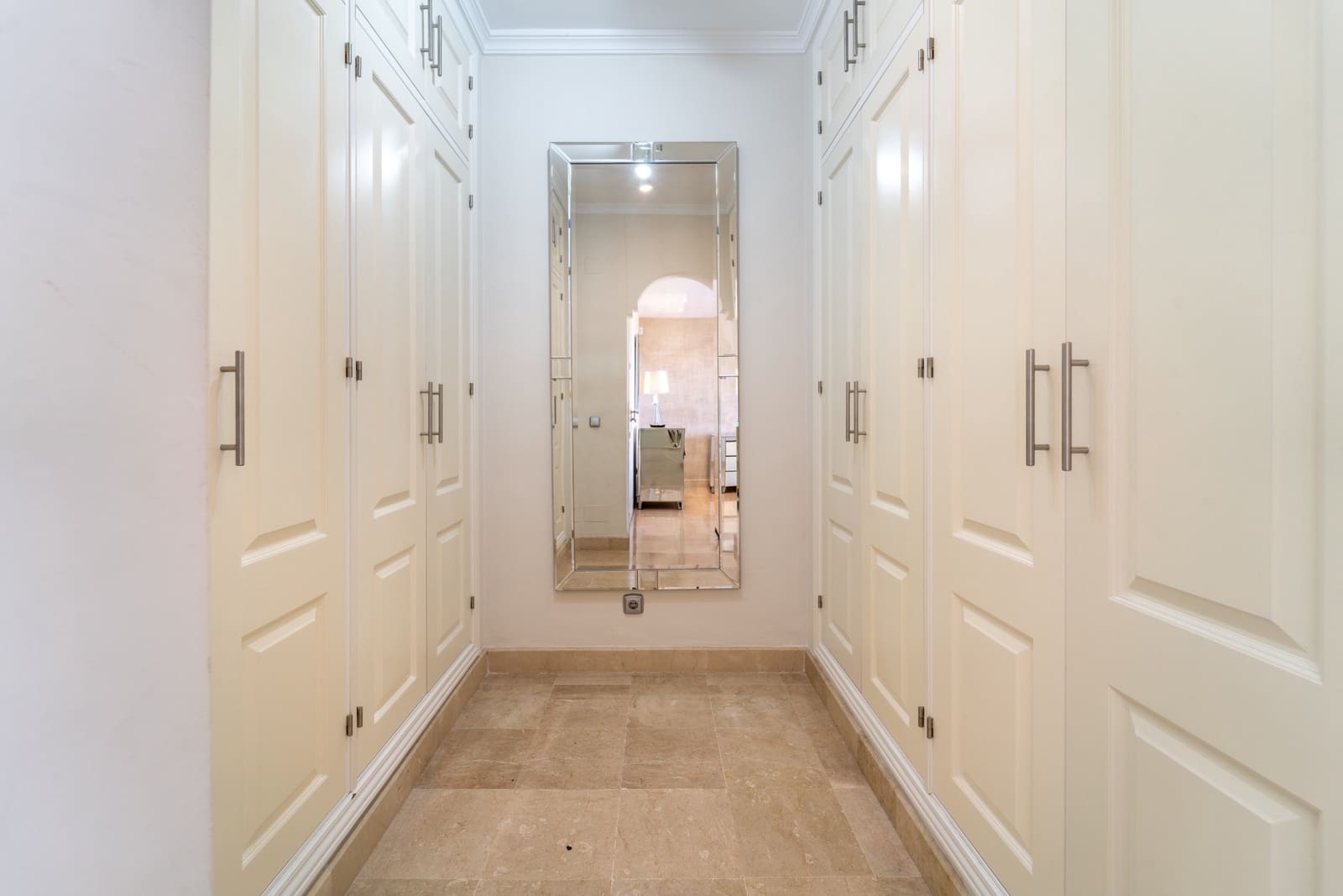 2 bedroom Apartment for sale in Estepona with pool garage - € 499,000 (Ref: 9647945)