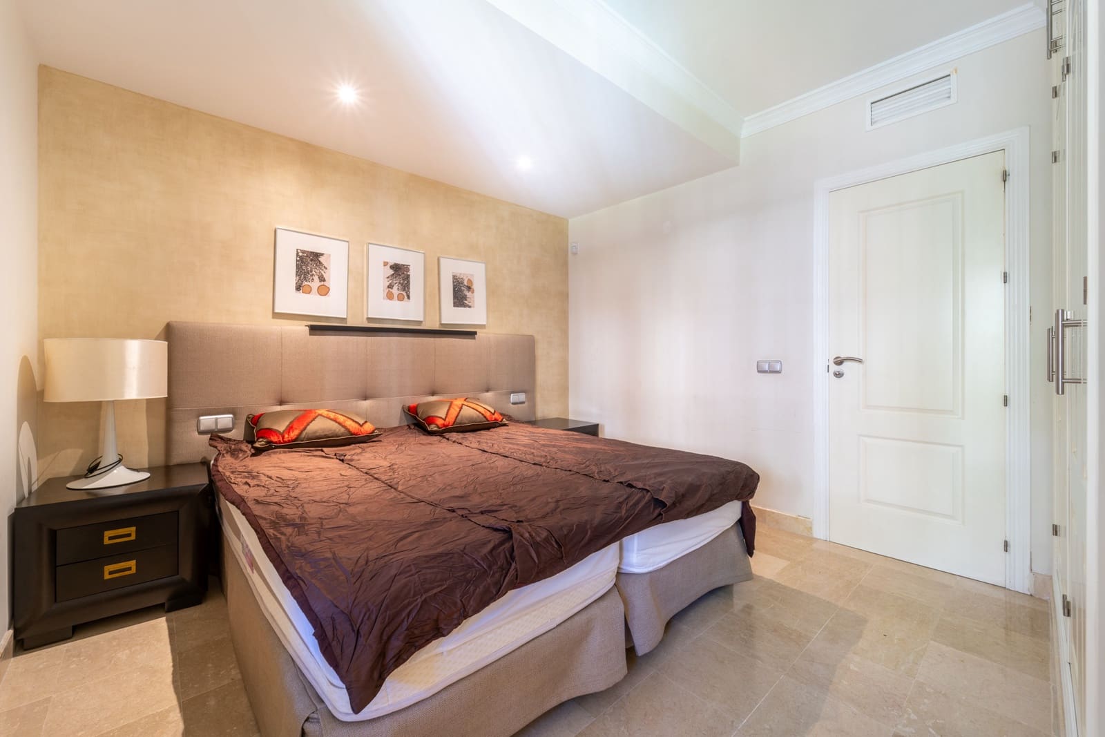 2 bedroom Apartment for sale in Estepona with pool garage - € 499,000 (Ref: 9647945)