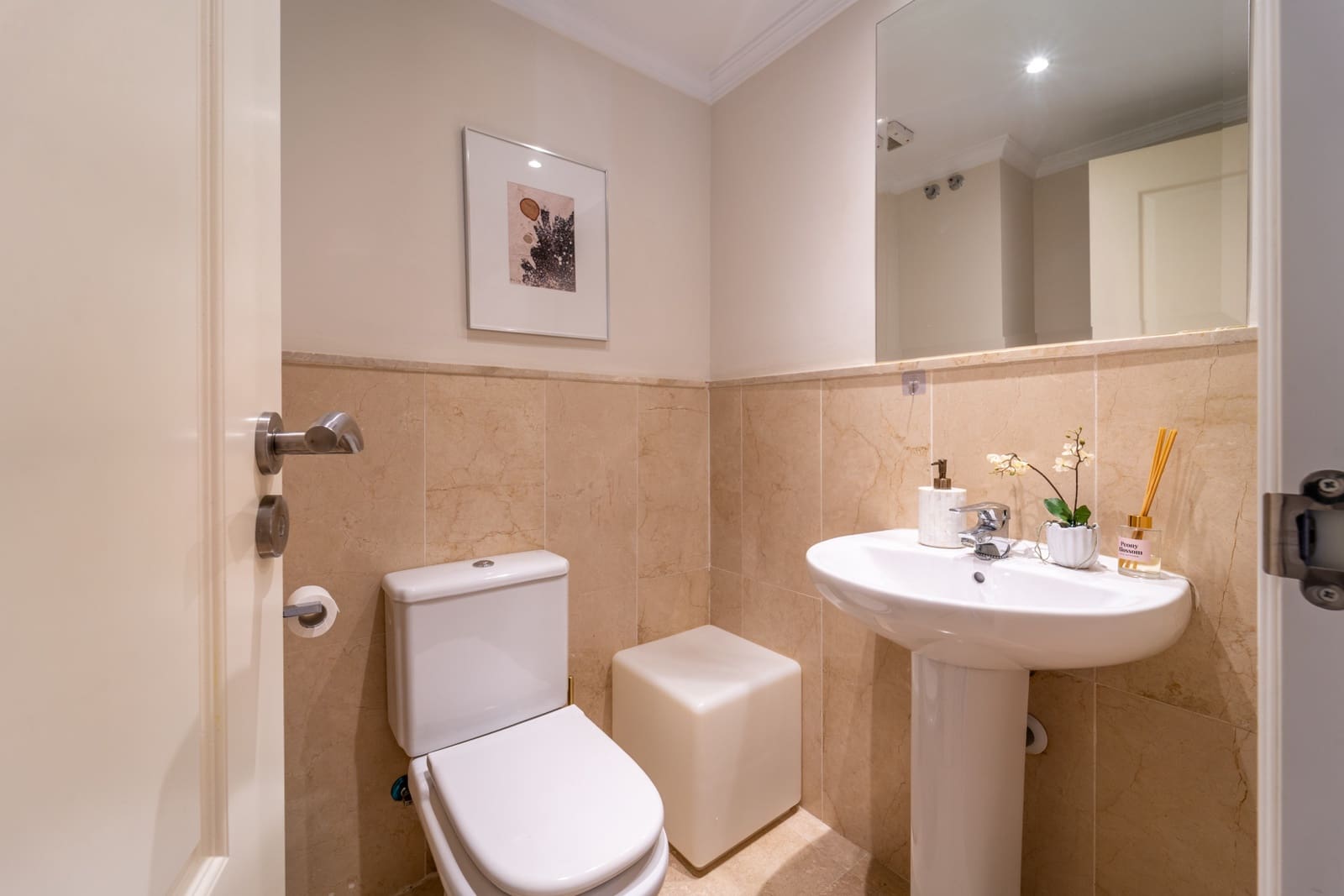 2 bedroom Apartment for sale in Estepona with pool garage - € 499,000 (Ref: 9647945)