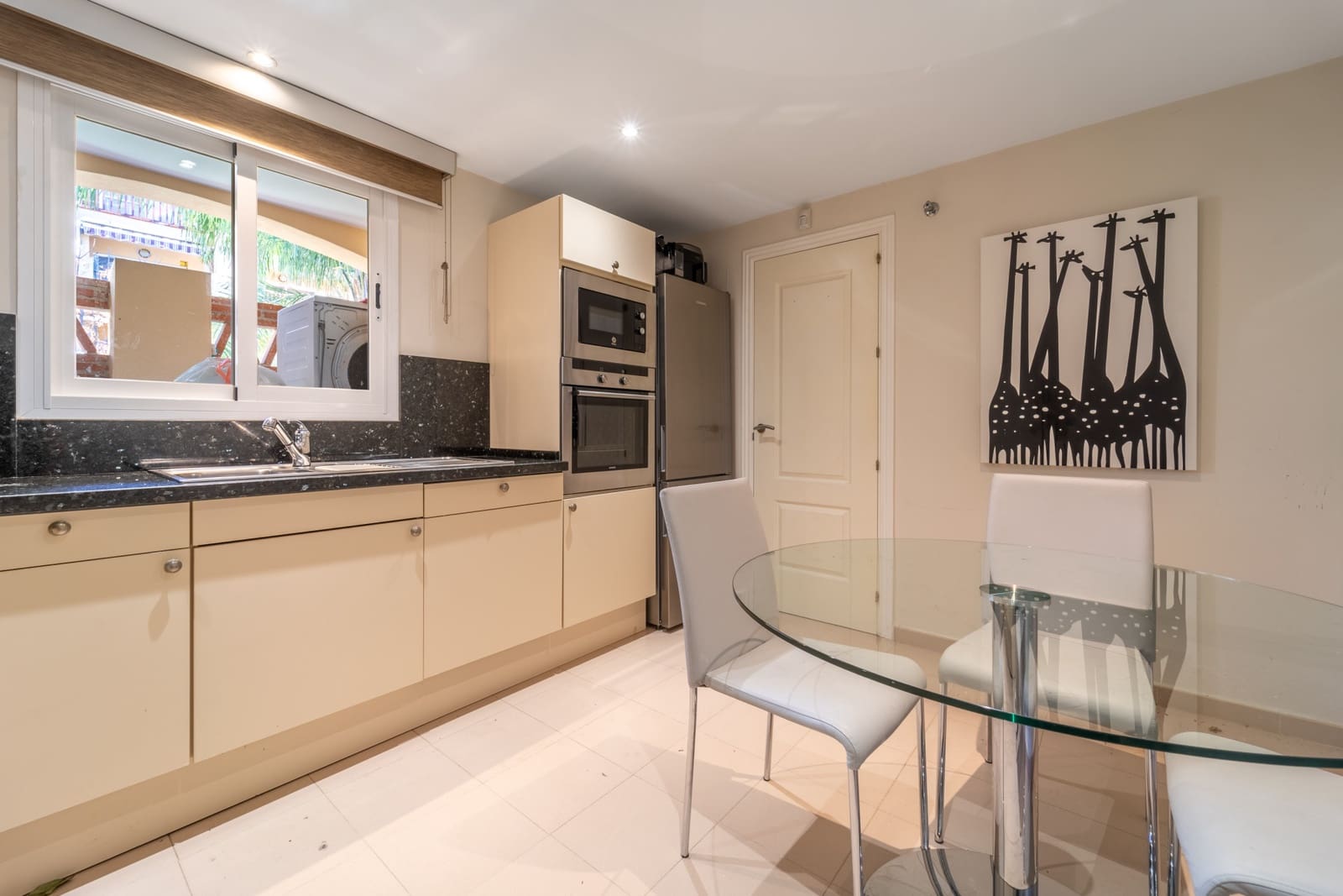 2 bedroom Apartment for sale in Estepona with pool garage - € 499,000 (Ref: 9647945)