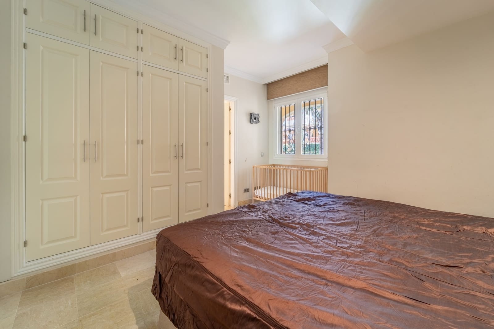 2 bedroom Apartment for sale in Estepona with pool garage - € 499,000 (Ref: 9647945)