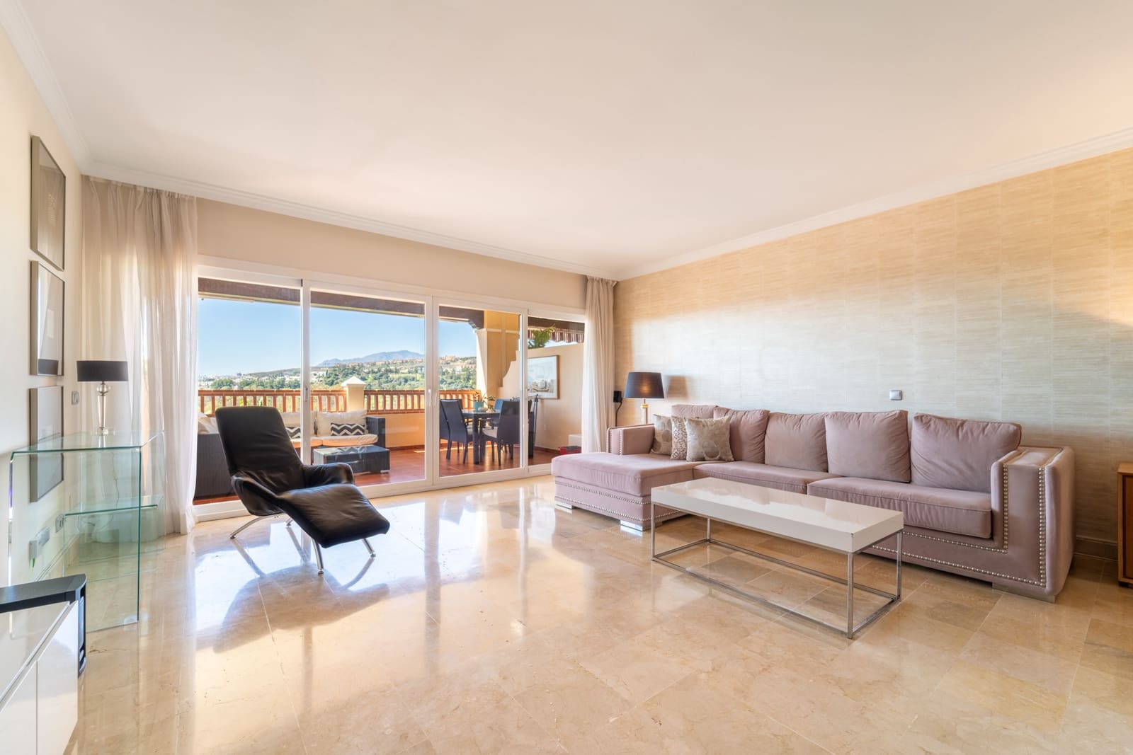2 bedroom Apartment for sale in Estepona with pool garage - € 499,000 (Ref: 9647945)