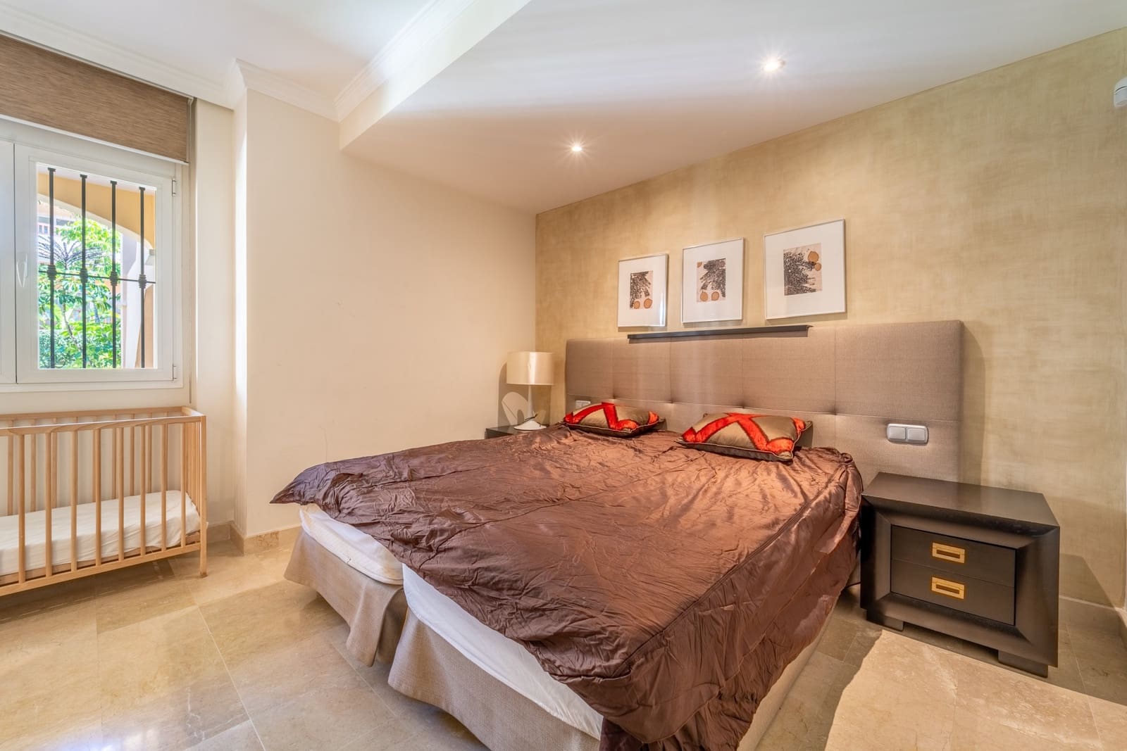 2 bedroom Apartment for sale in Estepona with pool garage - € 499,000 (Ref: 9647945)