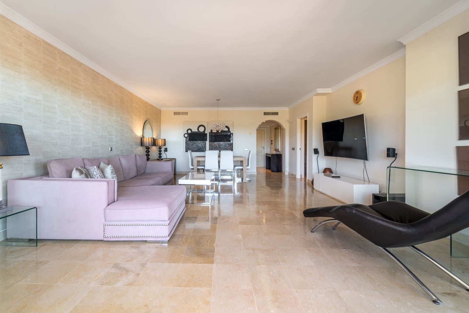 2 bedroom Apartment for sale in Estepona with pool garage - € 499,000 (Ref: 9647945)