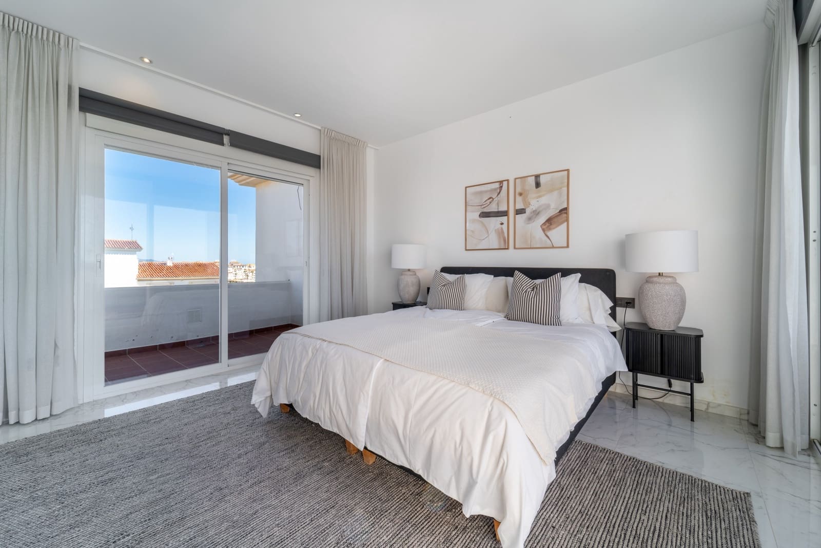 3 sypialnia Penthouse na sprzedaż w Marbella z basenem garażem - 1 595 000 € (Ref: 9647946)