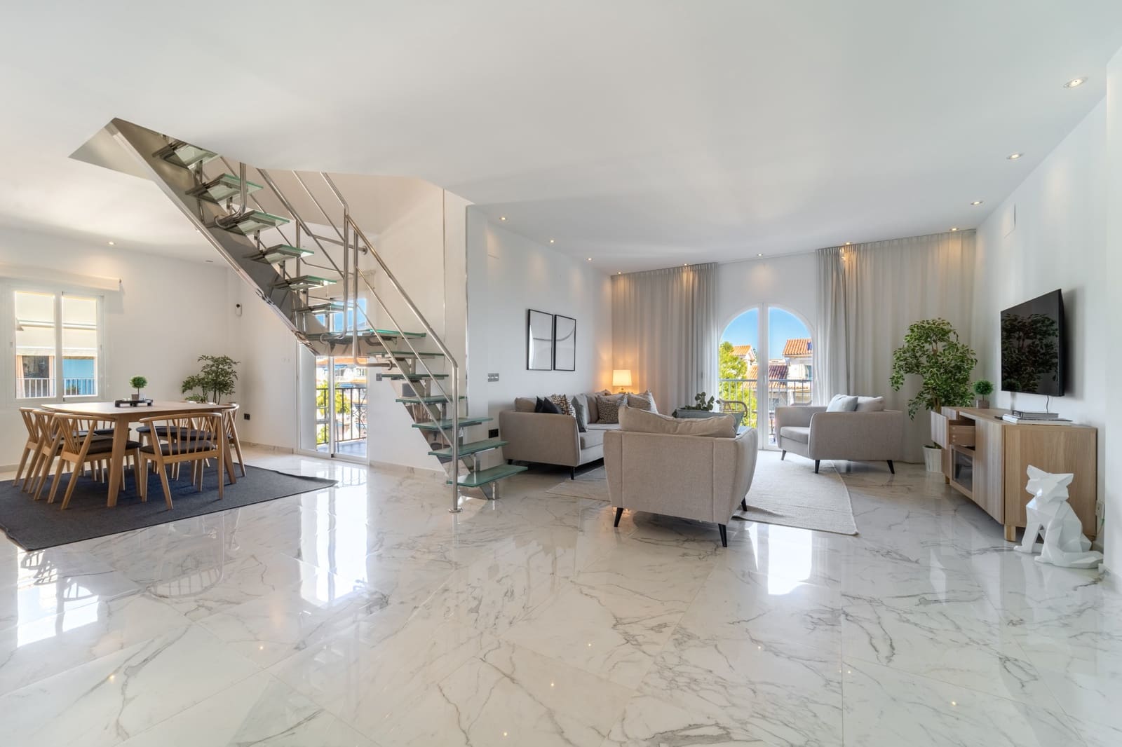 3 sypialnia Penthouse na sprzedaż w Marbella z basenem garażem - 1 595 000 € (Ref: 9647946)