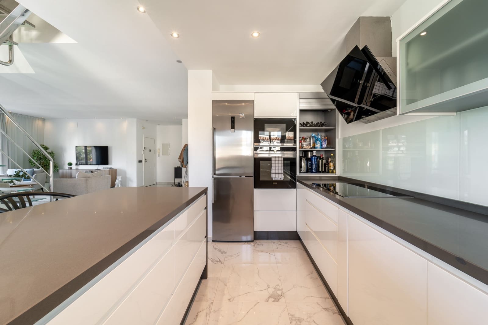 3 sypialnia Penthouse na sprzedaż w Marbella z basenem garażem - 1 595 000 € (Ref: 9647946)