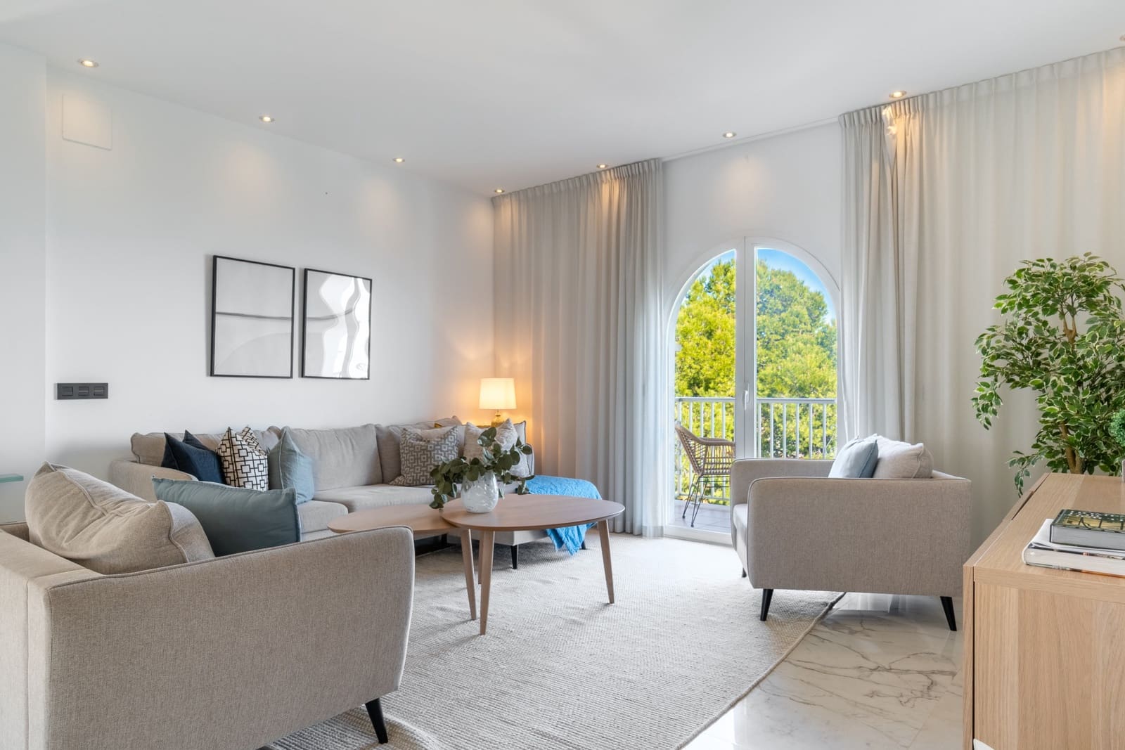 3 sypialnia Penthouse na sprzedaż w Marbella z basenem garażem - 1 595 000 € (Ref: 9647946)