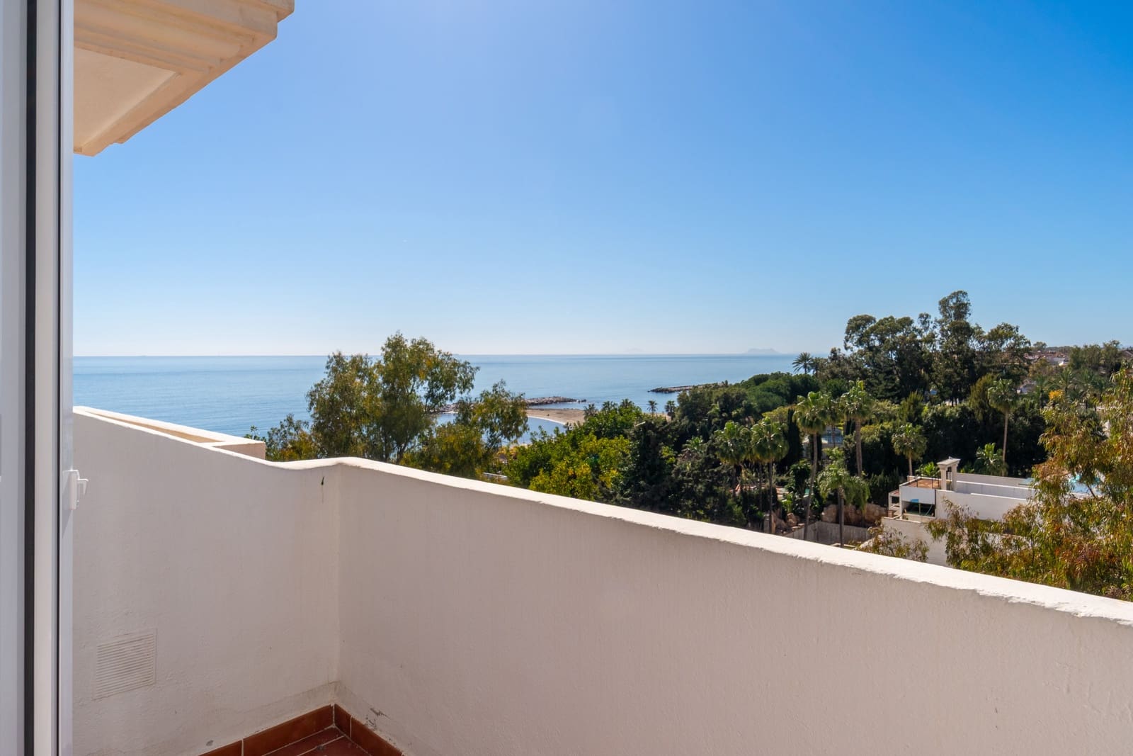 3 sypialnia Penthouse na sprzedaż w Marbella z basenem garażem - 1 595 000 € (Ref: 9647946)