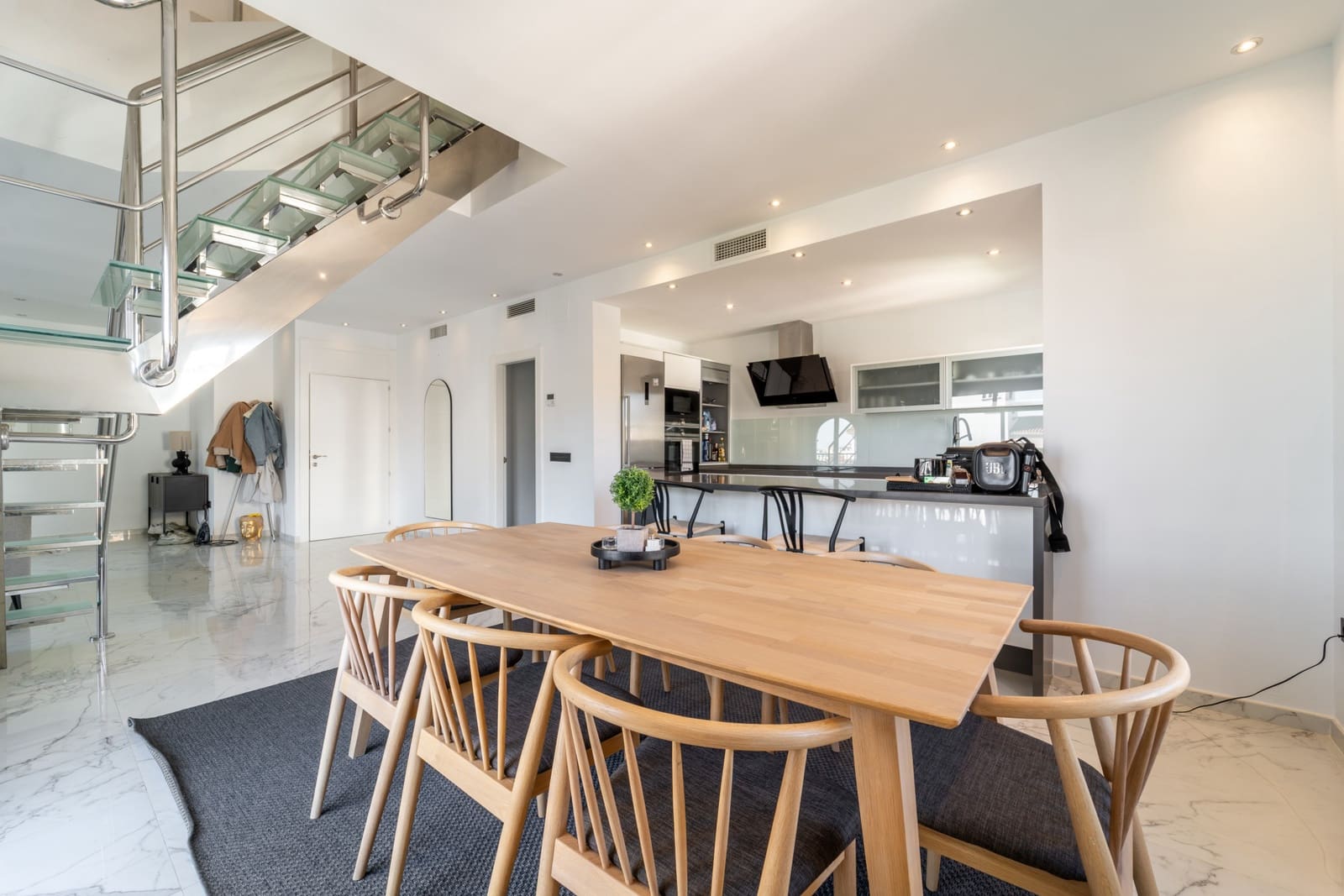 3 sypialnia Penthouse na sprzedaż w Marbella z basenem garażem - 1 595 000 € (Ref: 9647946)