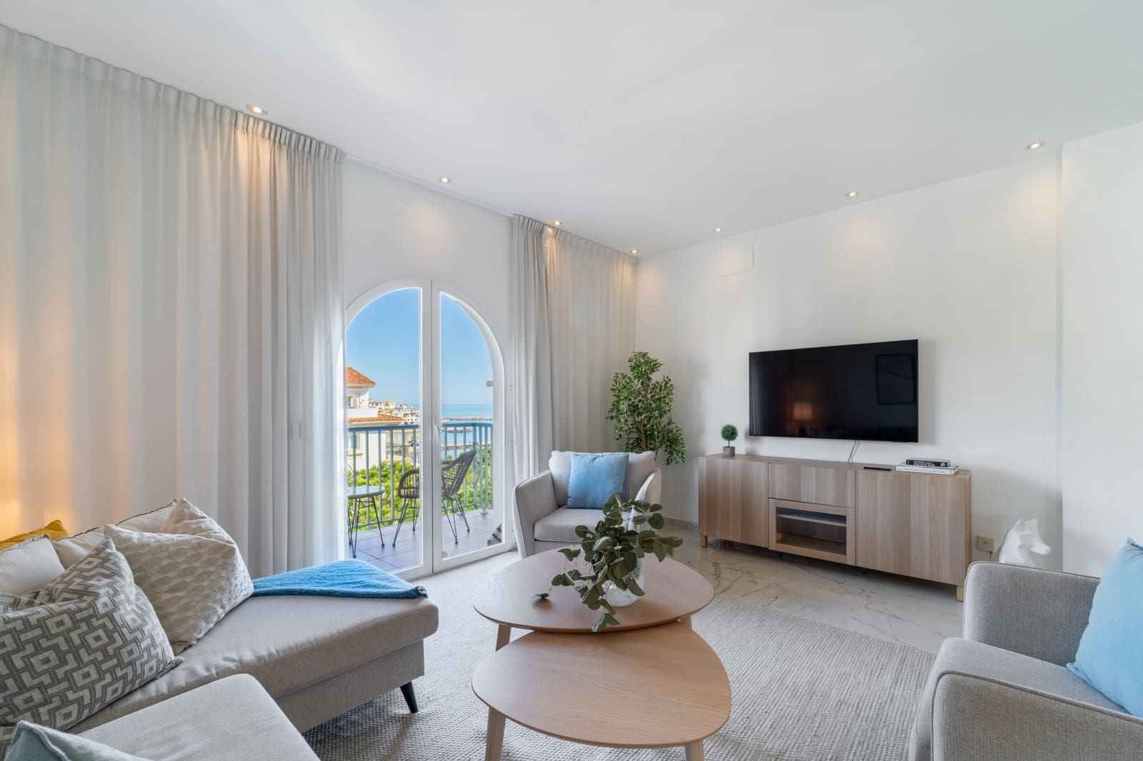 3 sypialnia Penthouse na sprzedaż w Marbella z basenem garażem - 1 595 000 € (Ref: 9647946)