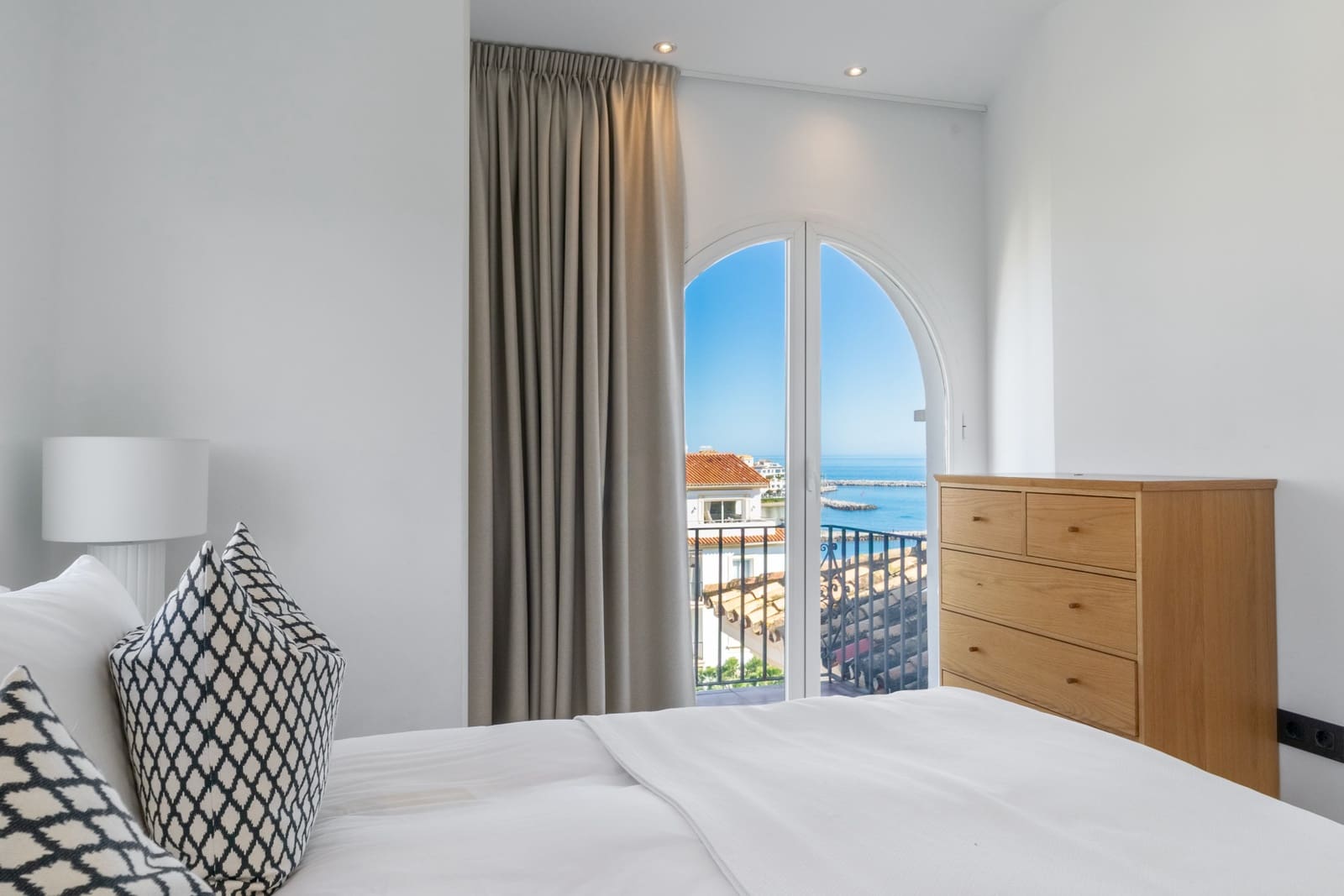 3 sypialnia Penthouse na sprzedaż w Marbella z basenem garażem - 1 595 000 € (Ref: 9647946)
