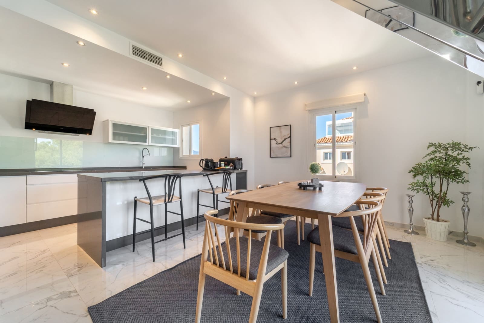 3 sypialnia Penthouse na sprzedaż w Marbella z basenem garażem - 1 595 000 € (Ref: 9647946)