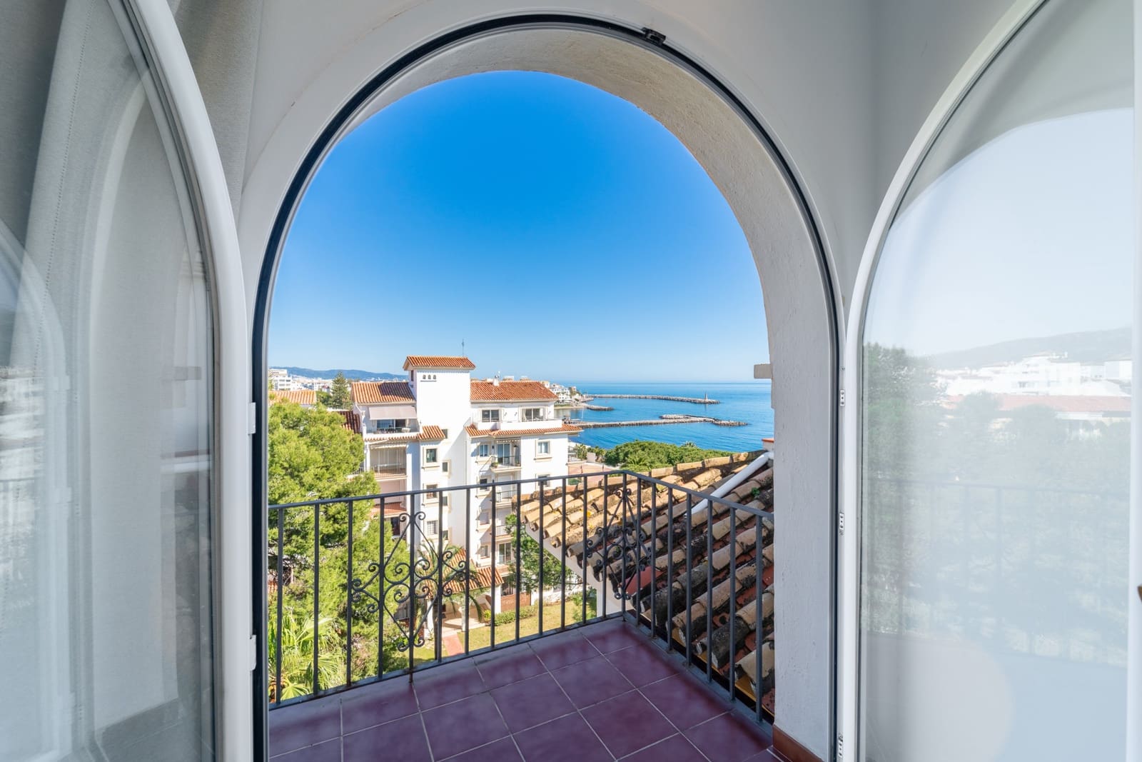 3 sypialnia Penthouse na sprzedaż w Marbella z basenem garażem - 1 595 000 € (Ref: 9647946)