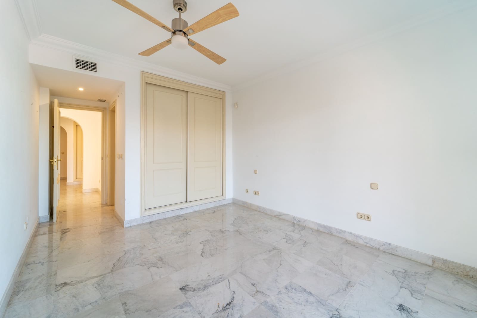 3 sovrum Lägenhet till salu i Marbella med pool garage - 995 000 € (Ref: 9651711)