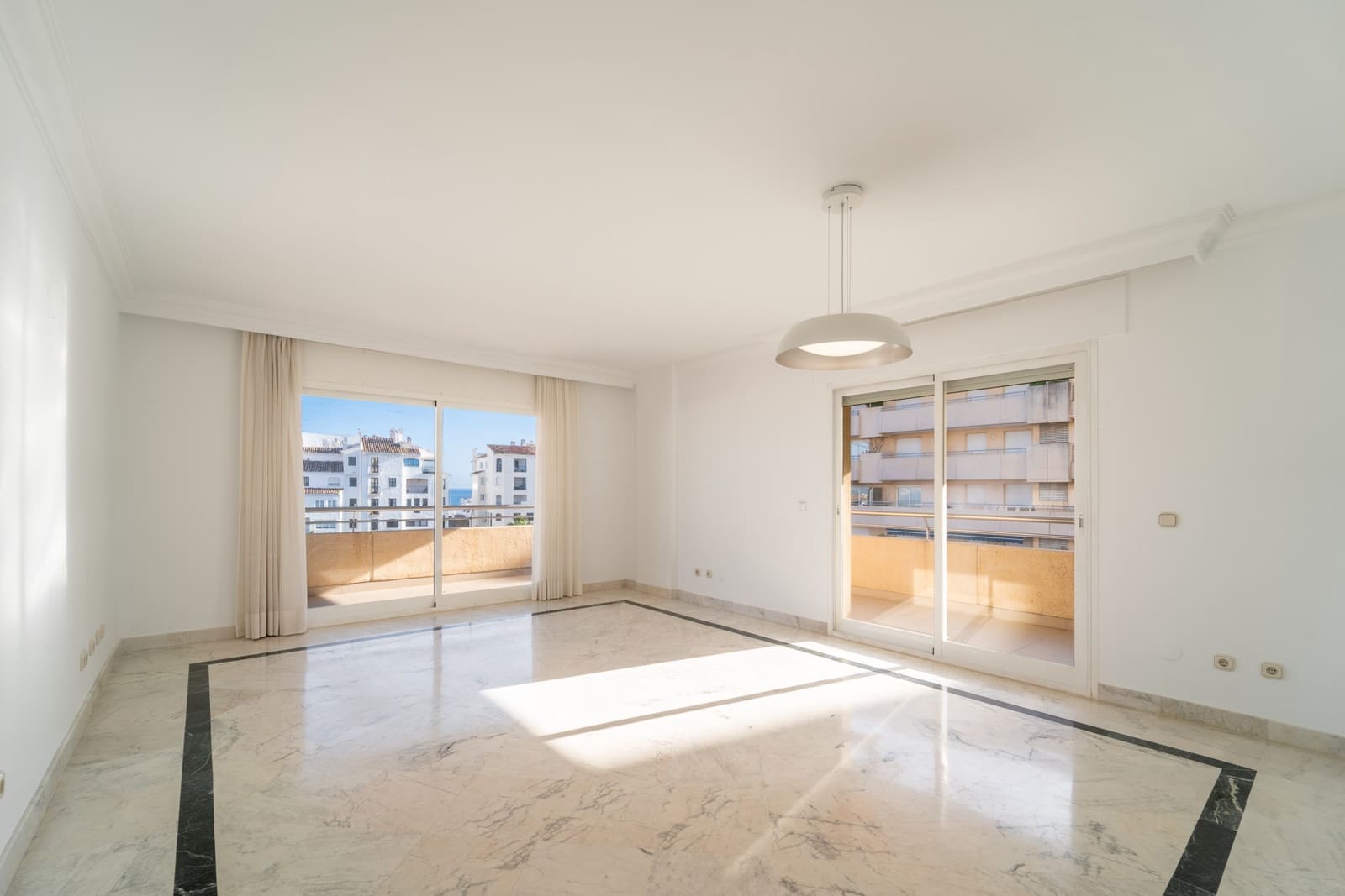 3 makuuhuone Huoneisto myytävänä paikassa Marbella mukana uima-altaan 
autotalli - 880 000 € (Ref: 9651711)