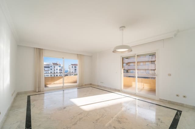 3 chambre Appartement à vendre à Marbella avec piscine garage - 880 000 € (Ref: 9651711)