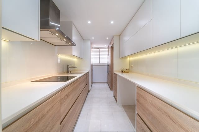 3 chambre Appartement à vendre à Marbella avec piscine garage - 880 000 € (Ref: 9651711)