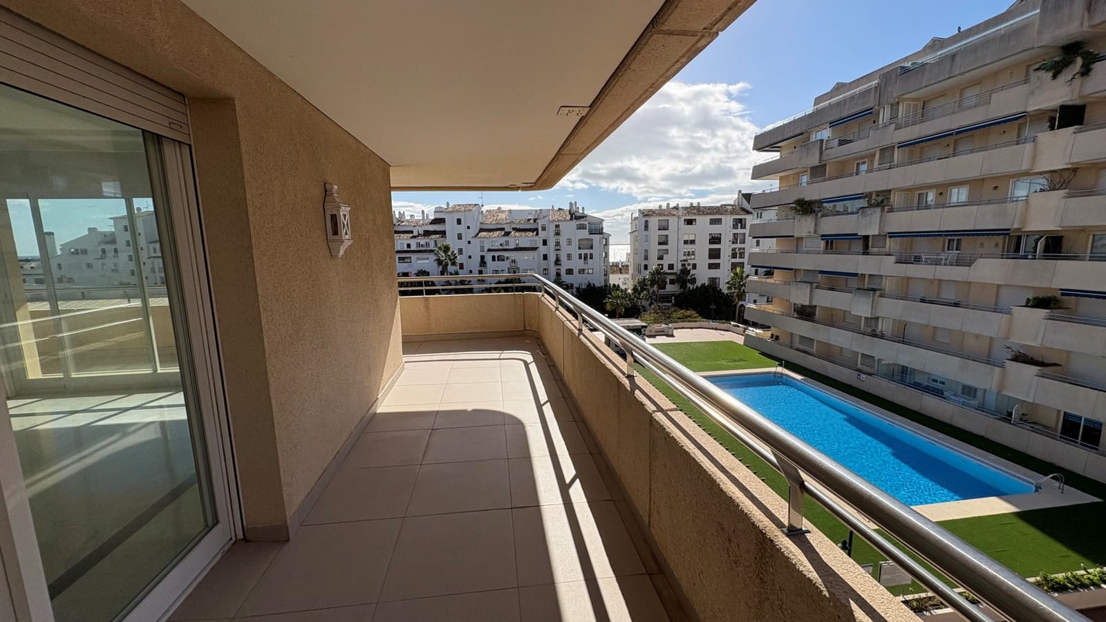 3 makuuhuone Huoneisto myytävänä paikassa Marbella mukana uima-altaan 
autotalli - 880 000 € (Ref: 9651711)