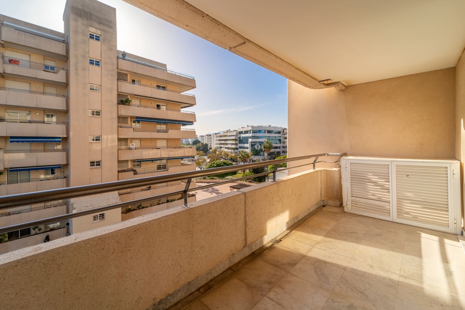 3 makuuhuone Huoneisto myytävänä paikassa Marbella mukana uima-altaan 
autotalli - 880 000 € (Ref: 9651711)