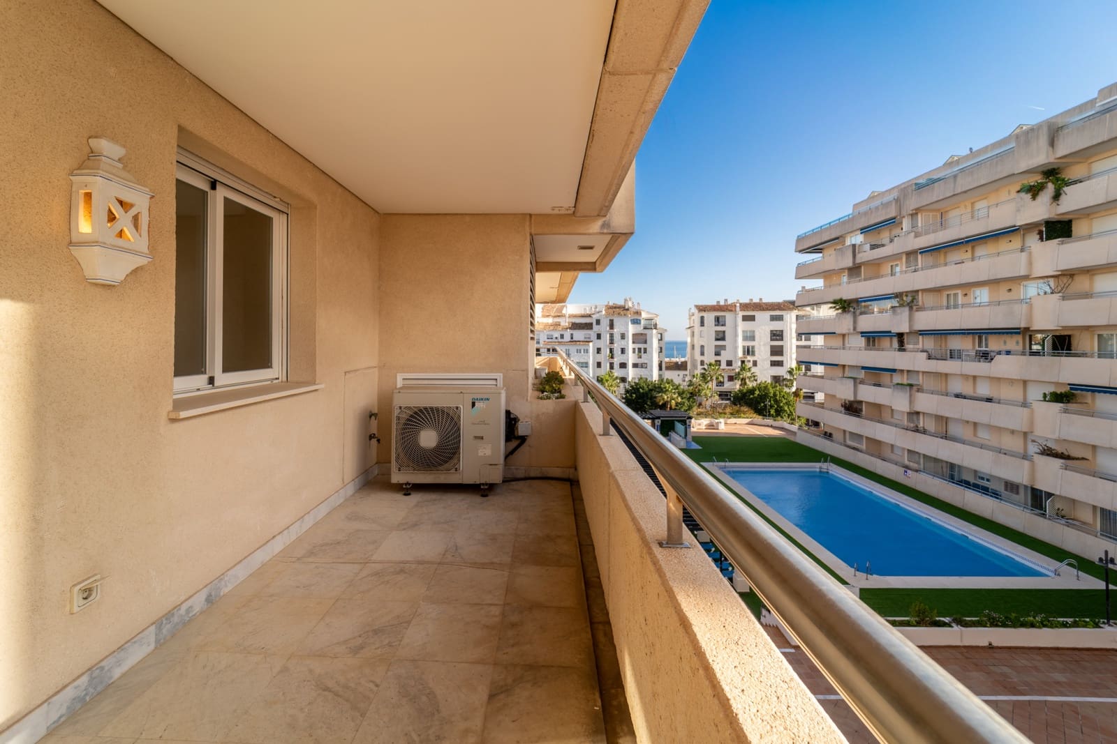 3 makuuhuone Huoneisto myytävänä paikassa Marbella mukana uima-altaan 
autotalli - 880 000 € (Ref: 9651711)